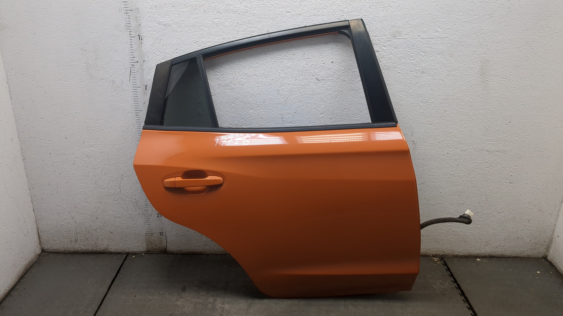 Дверь задняя правая