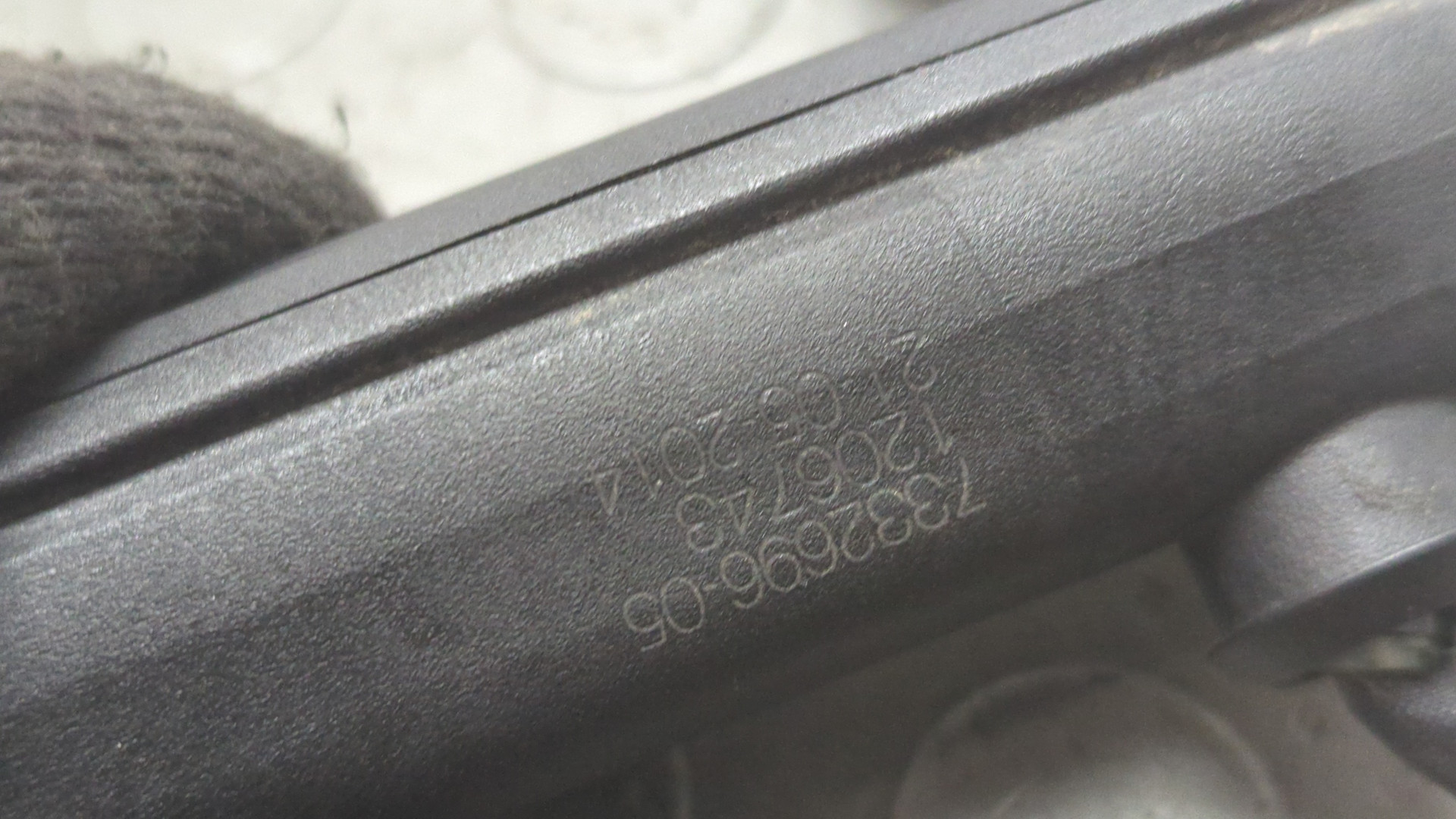 Амортизатор крышки багажника