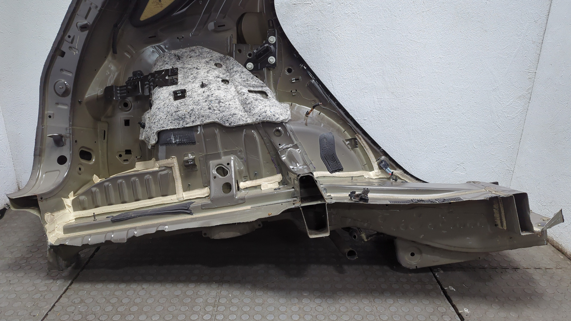 Кузовной элемент