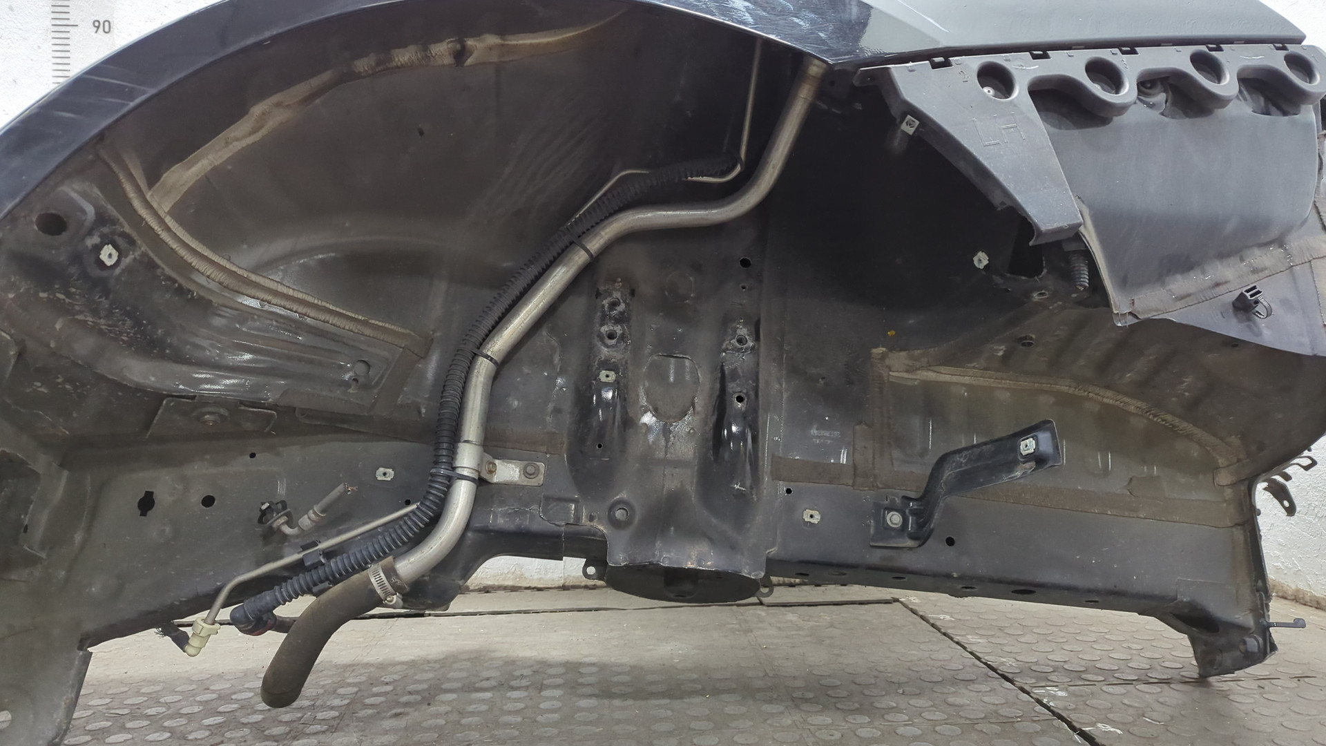 Кузовной элемент