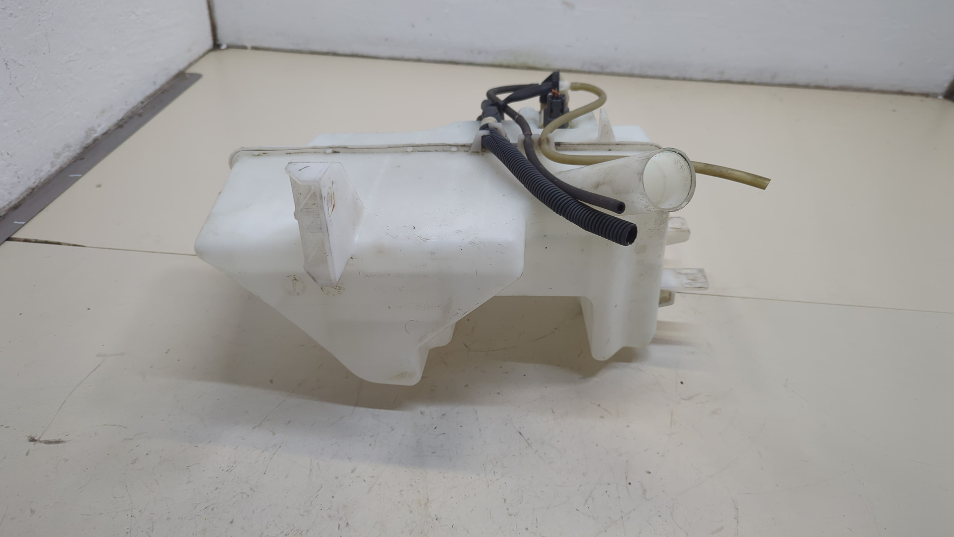 Бачок омывателя лобового стекла