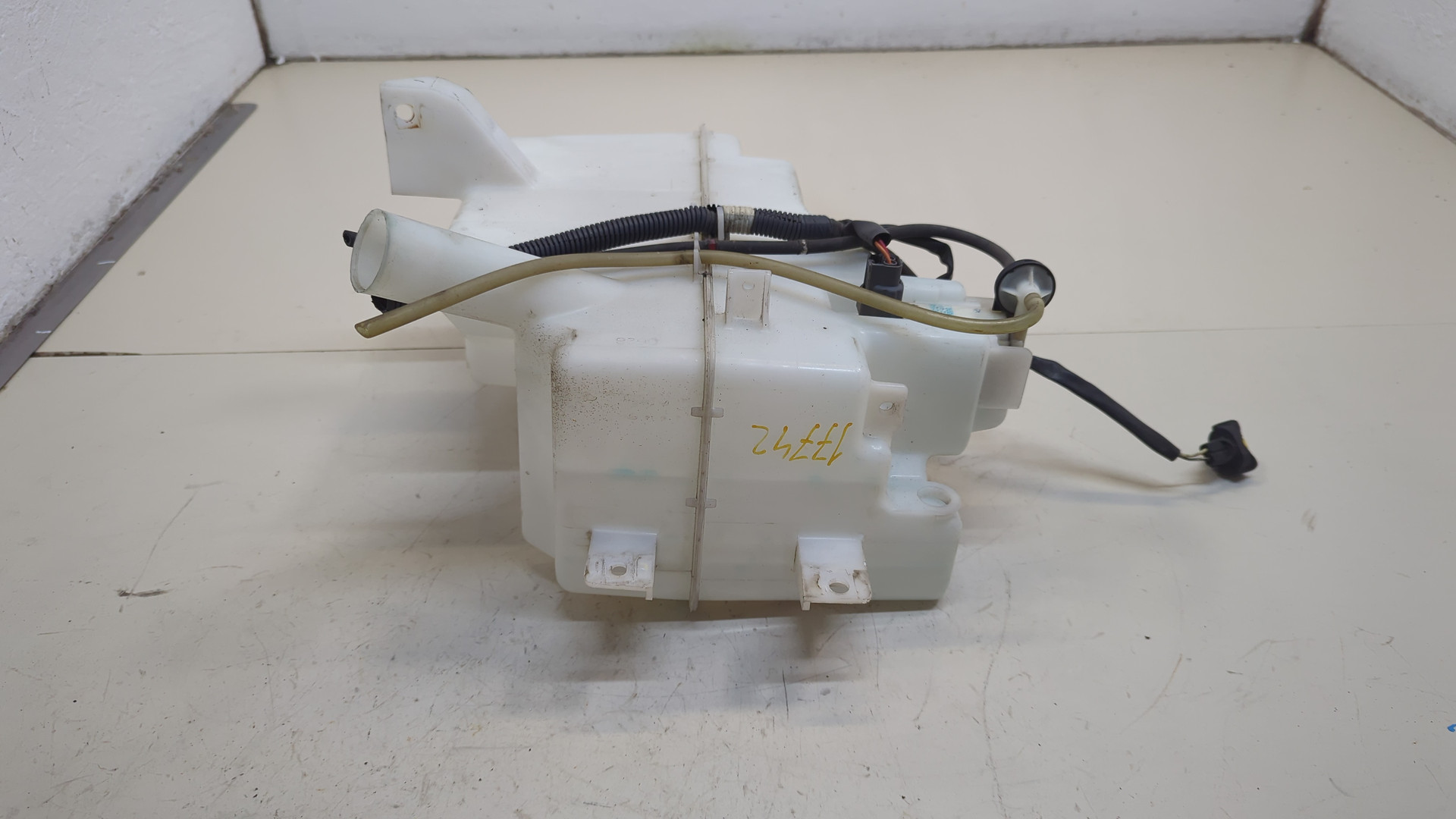 Бачок омывателя лобового стекла