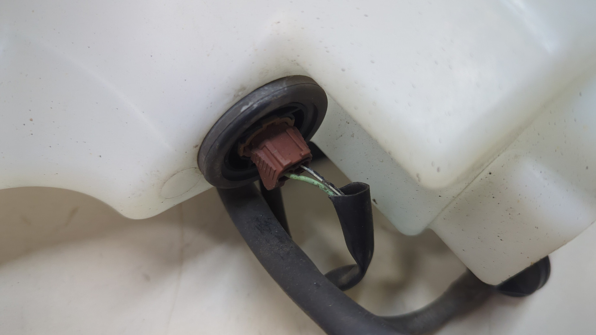 Бачок омывателя лобового стекла