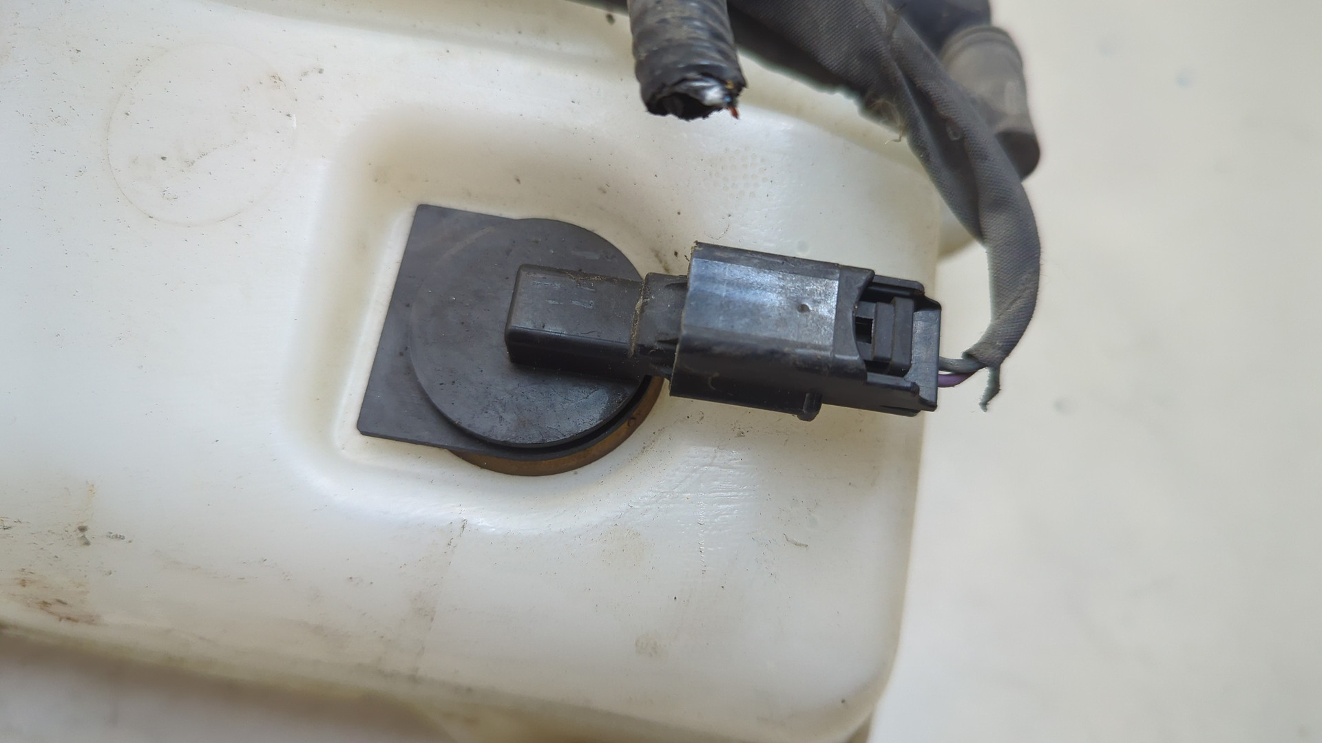 Бачок омывателя лобового стекла