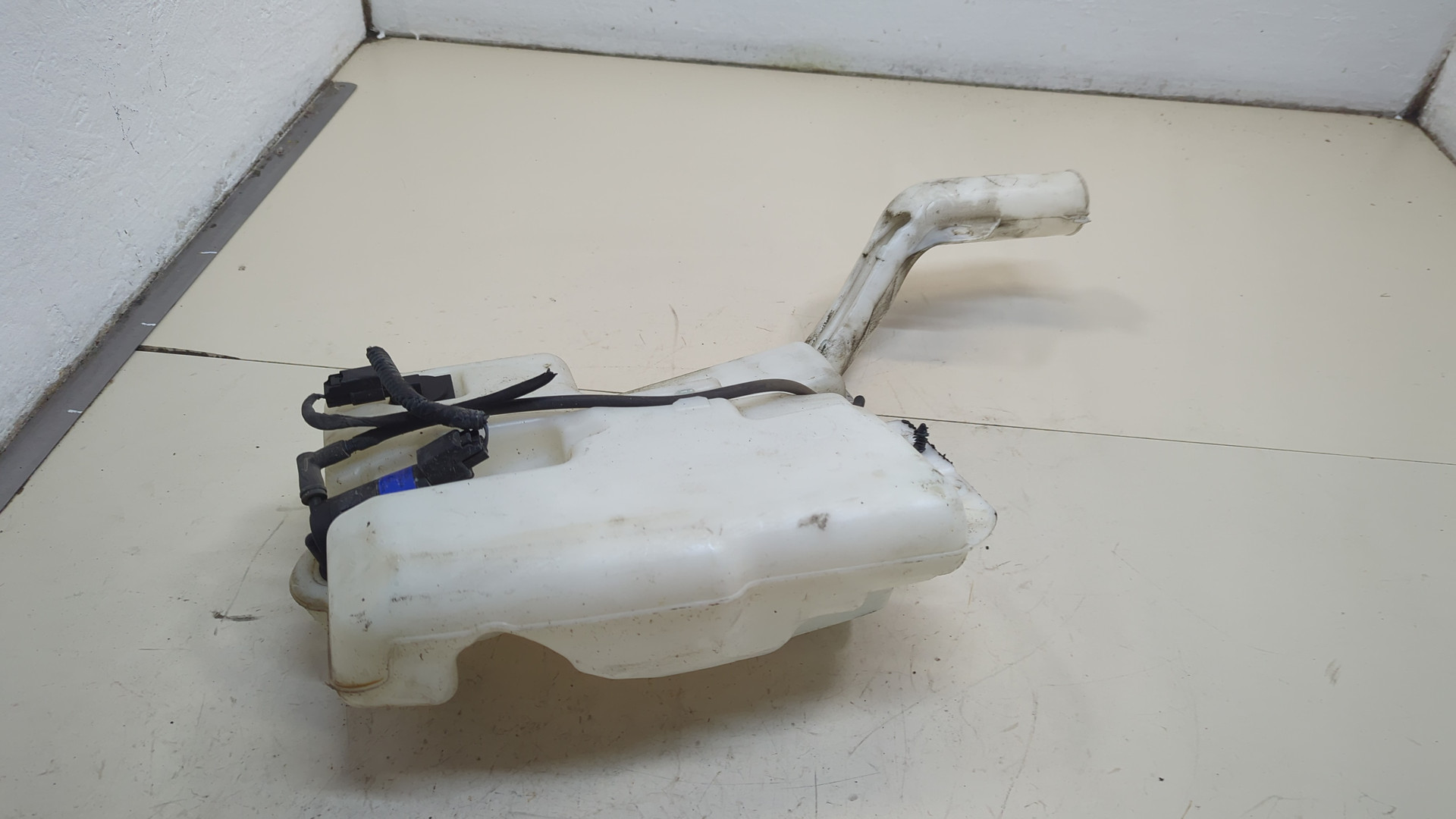 Бачок омывателя лобового стекла