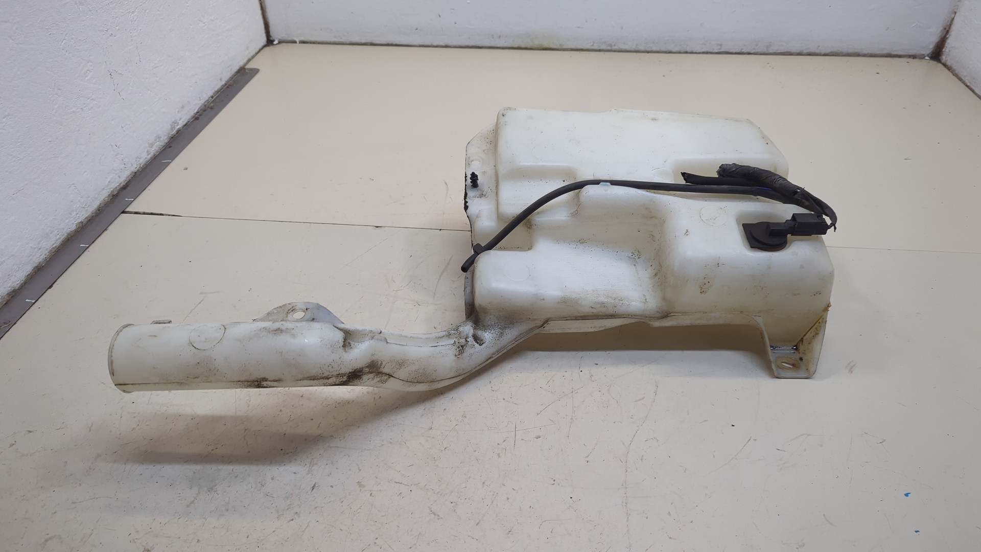 Бачок омывателя лобового стекла