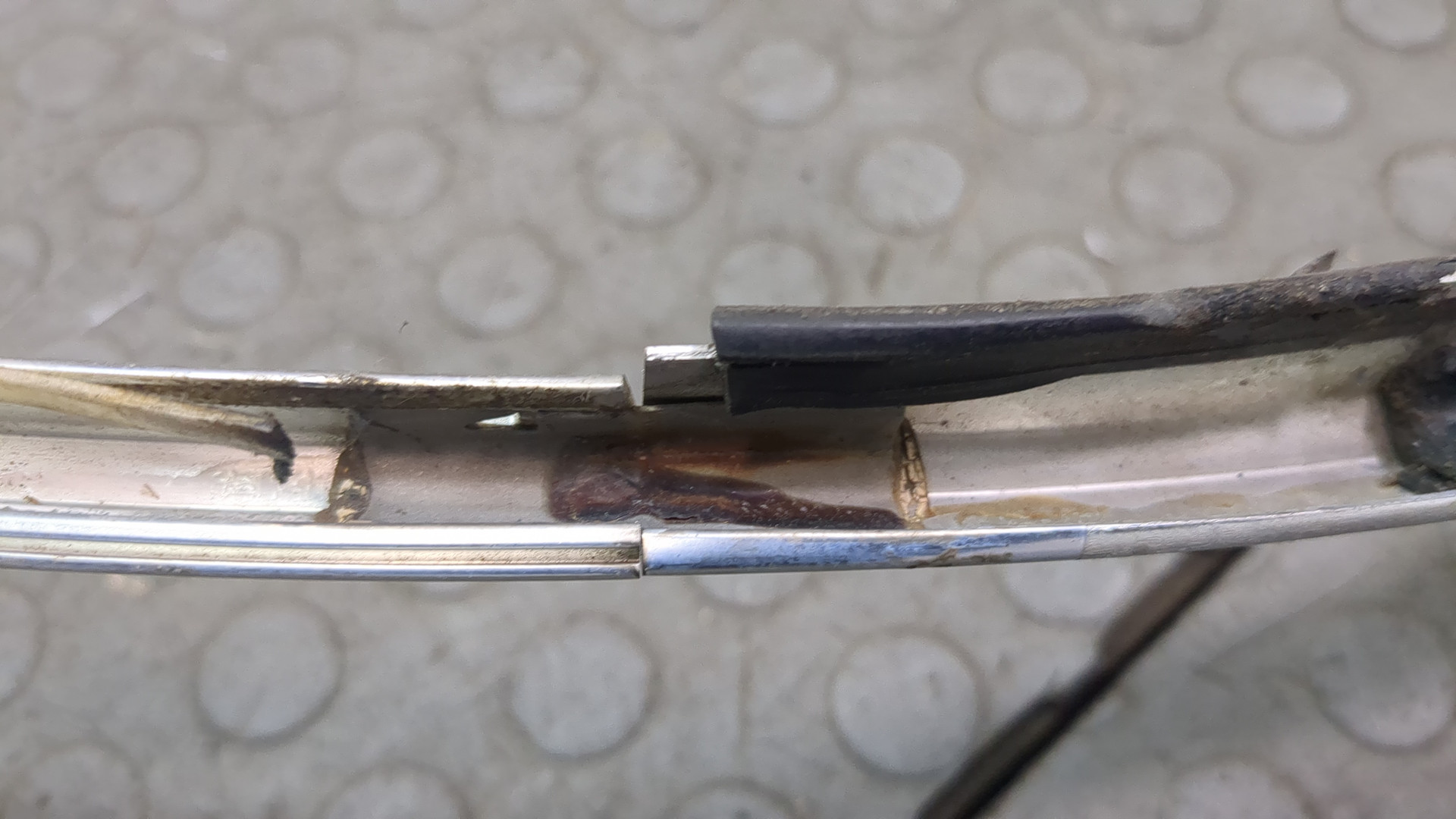 Молдинг крыши левый