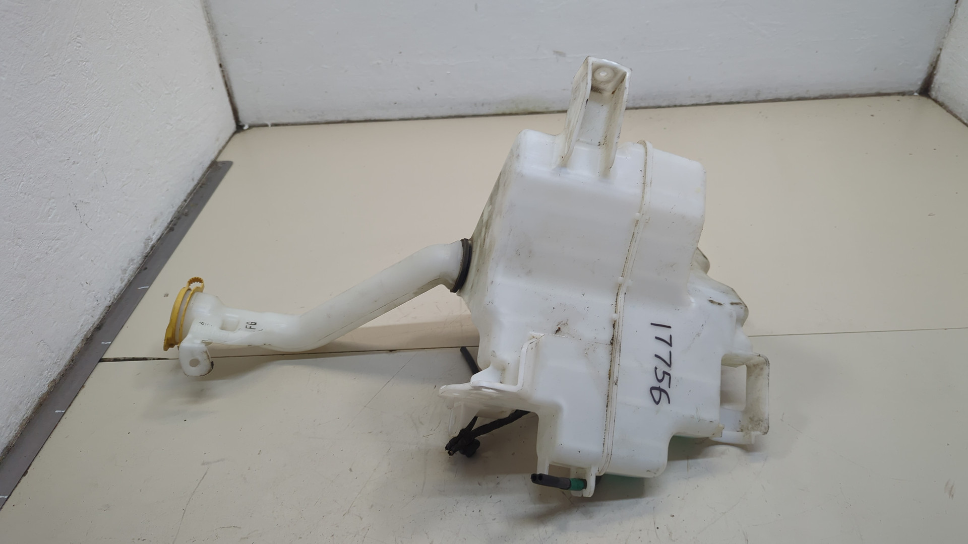 Бачок омывателя лобового стекла