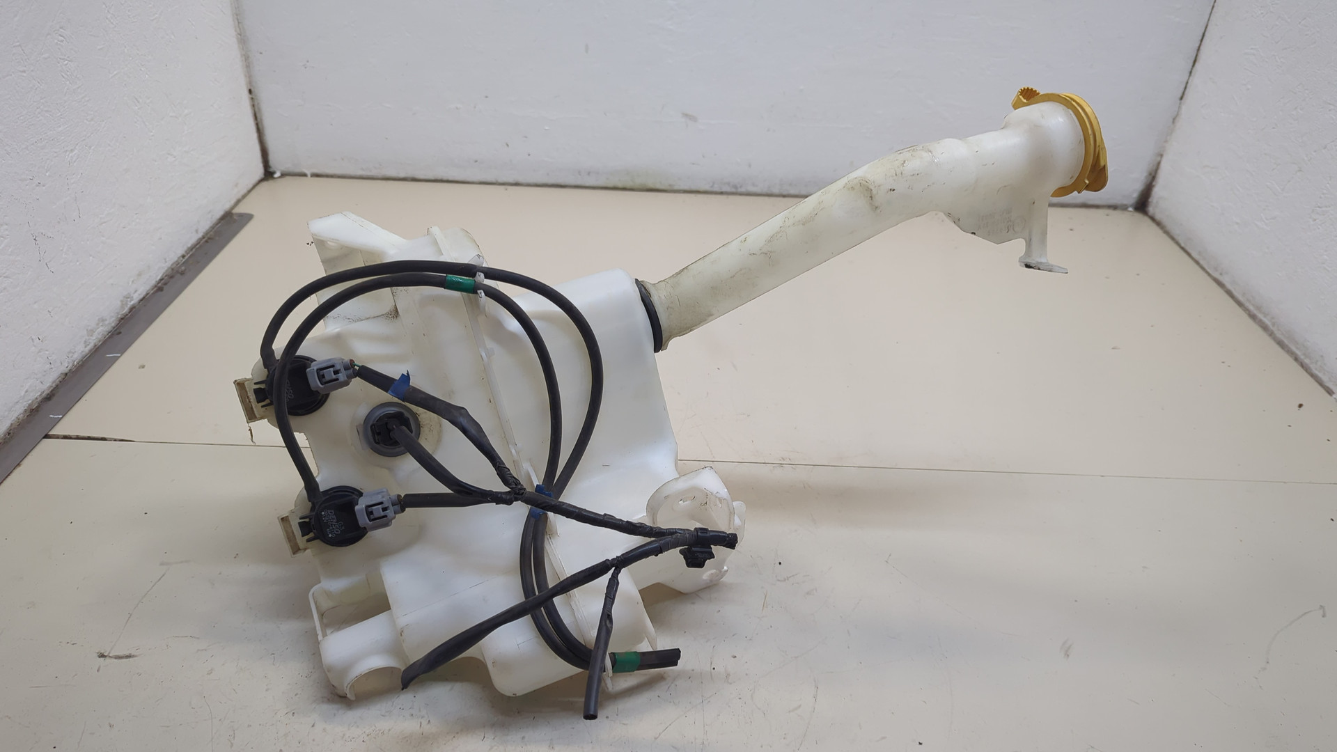 Бачок омывателя лобового стекла