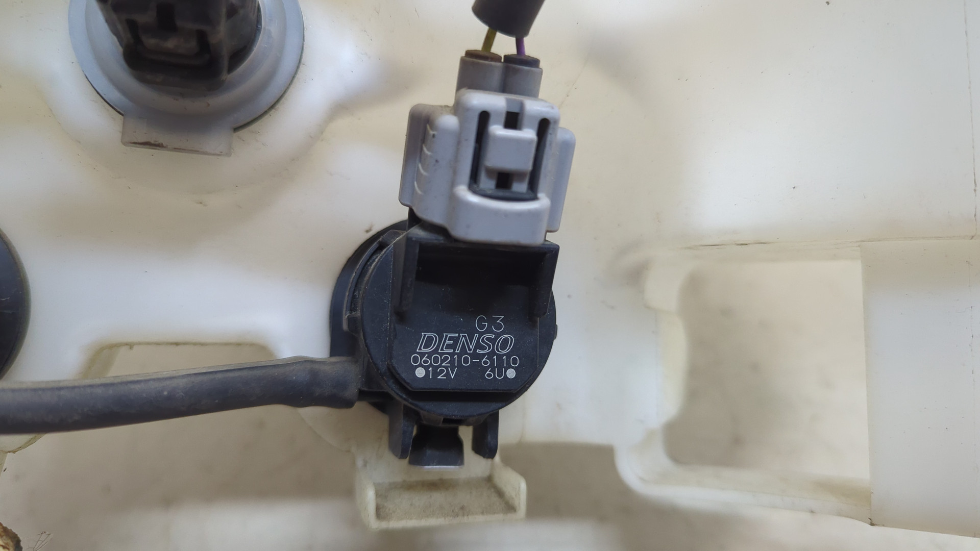 Бачок омывателя лобового стекла