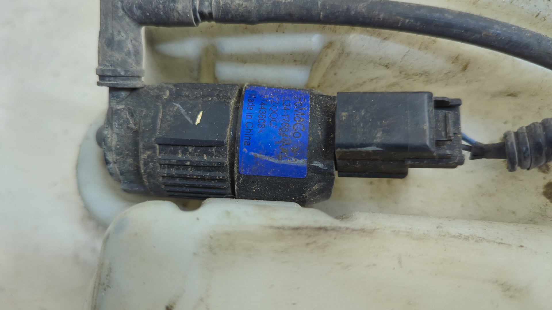 Бачок омывателя лобового стекла