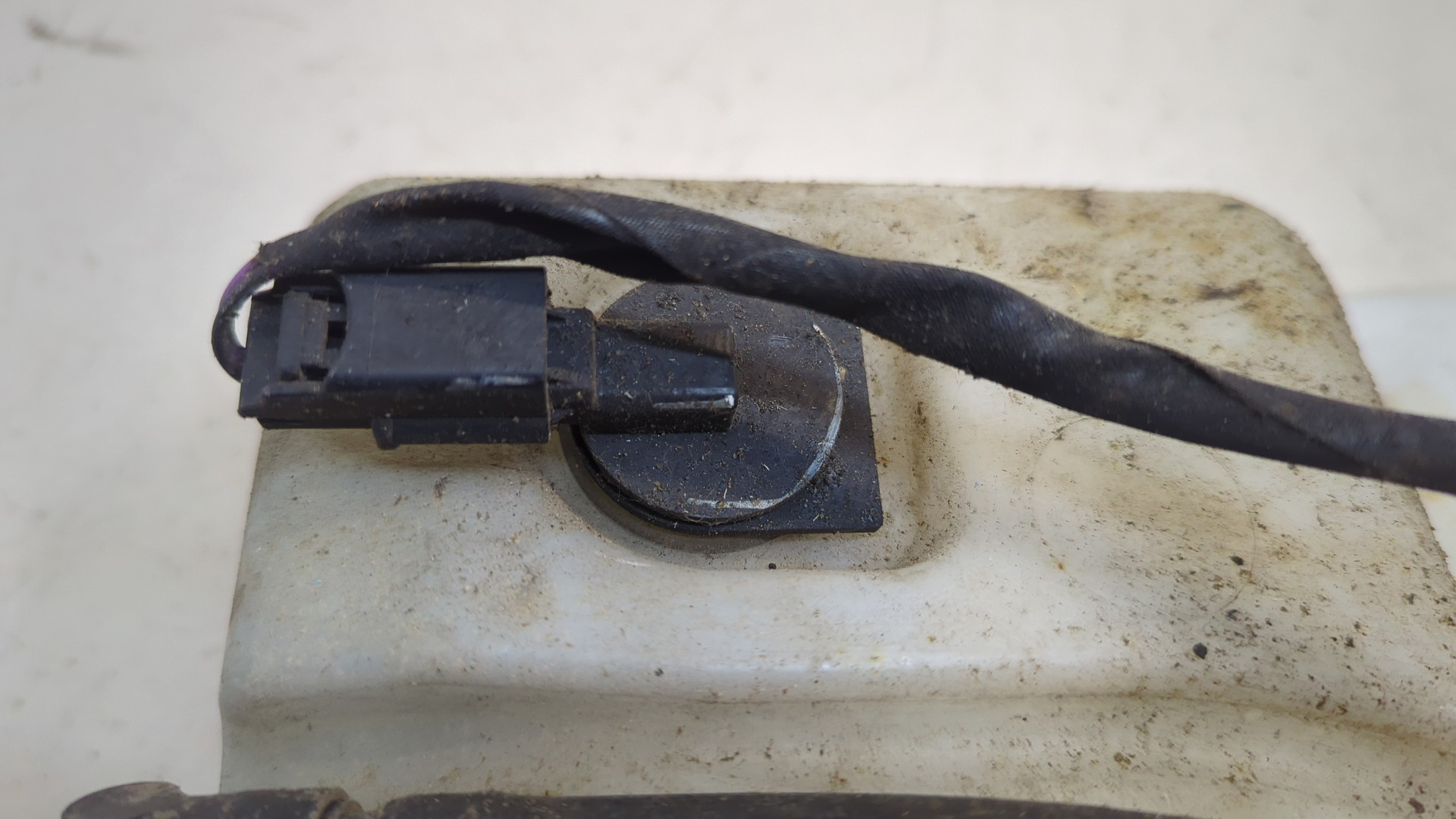 Бачок омывателя лобового стекла