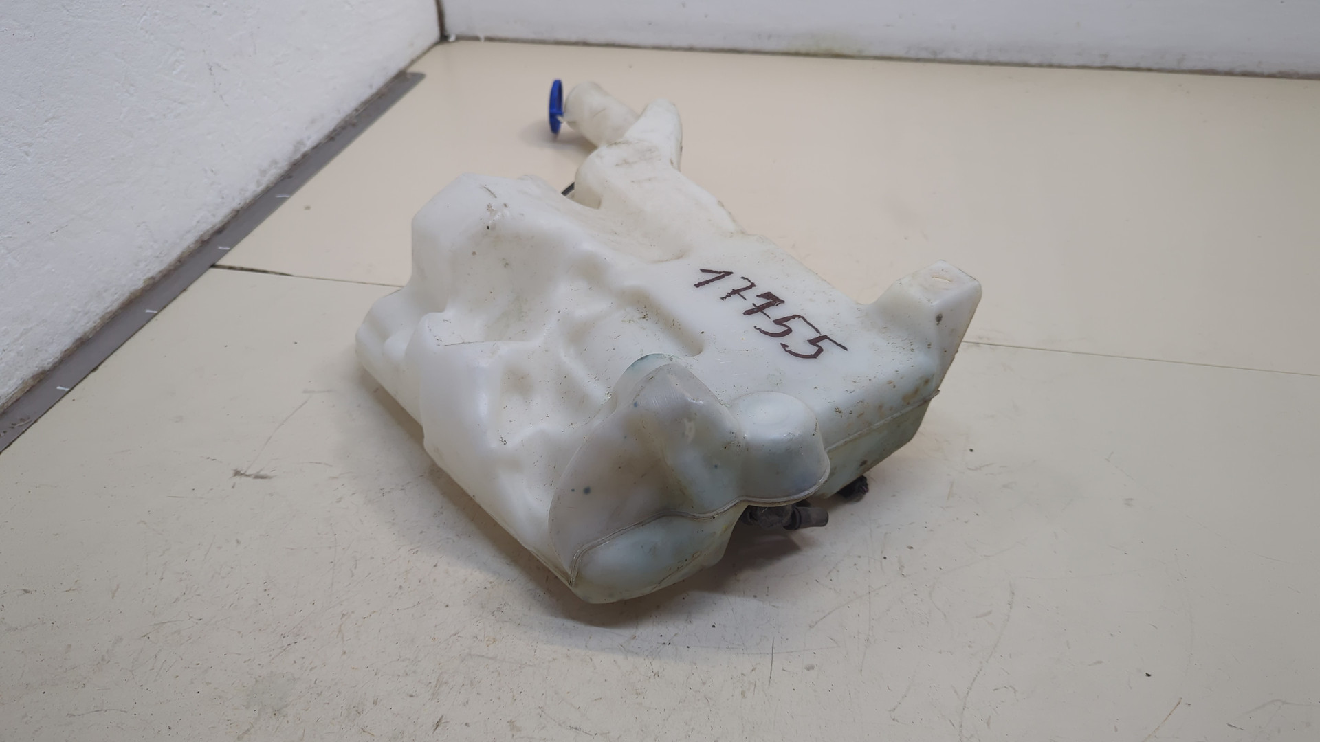 Бачок омывателя лобового стекла