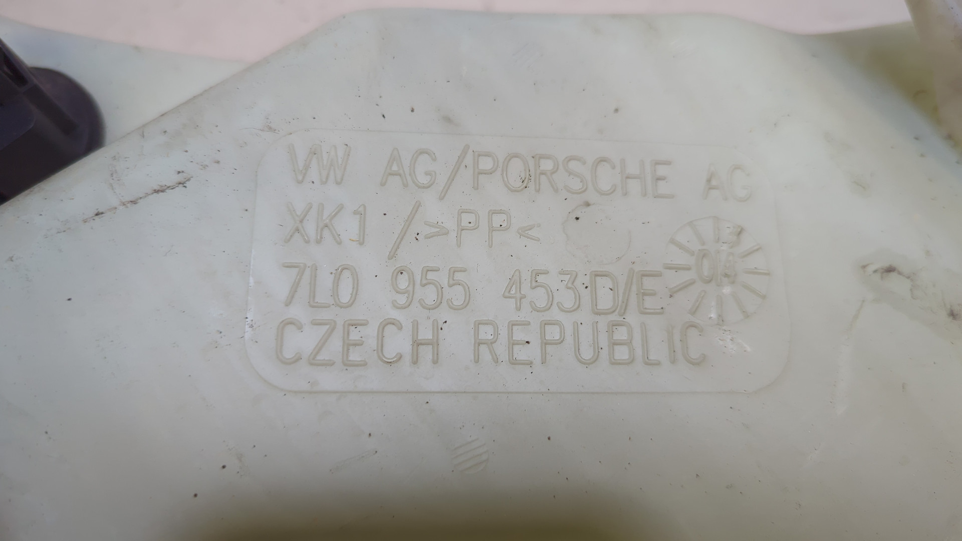 Бачок омывателя лобового стекла