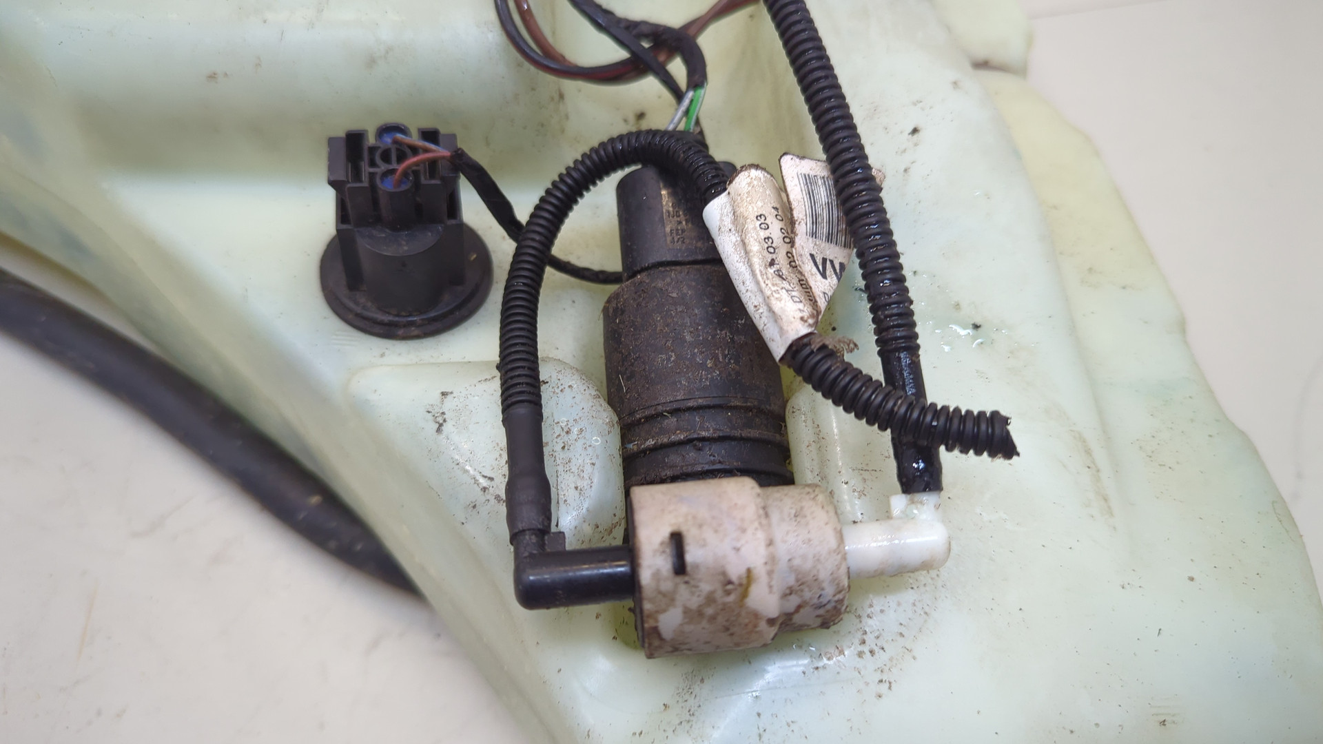 Бачок омывателя лобового стекла