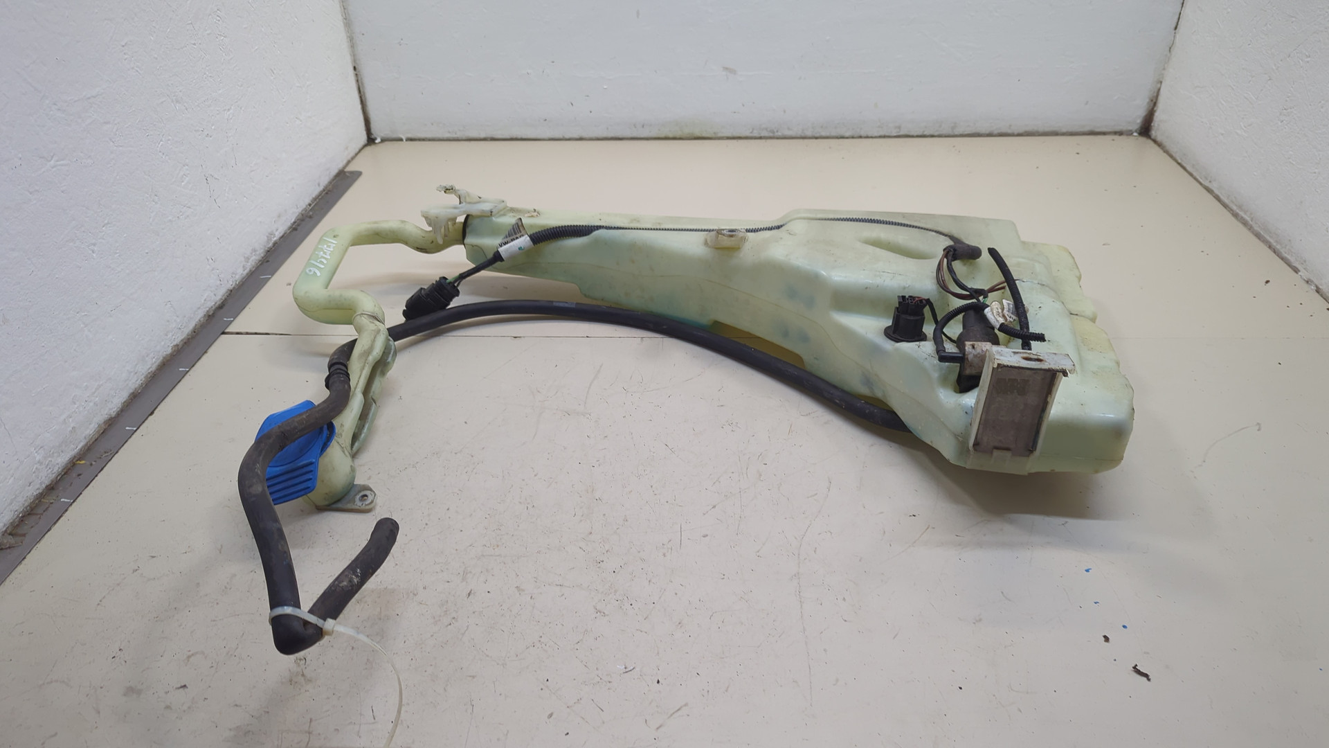 Бачок омывателя лобового стекла