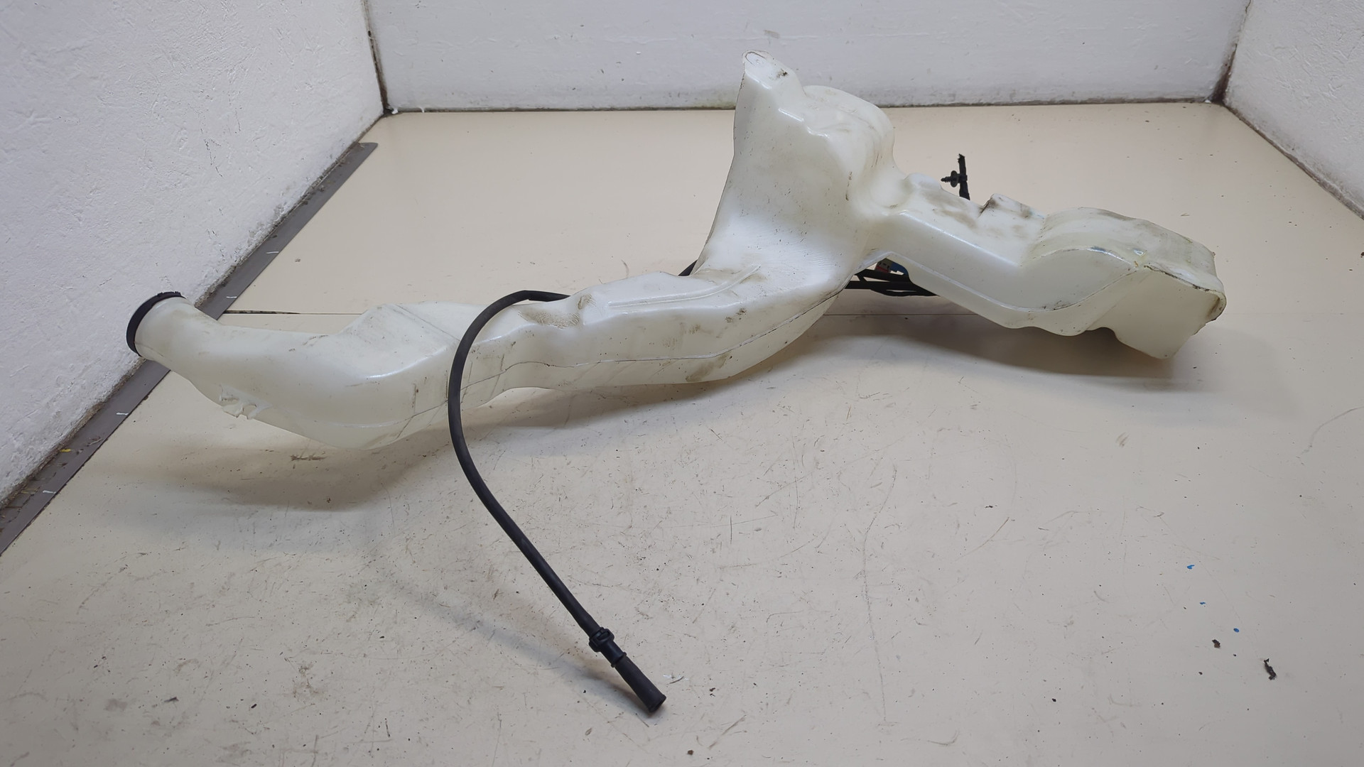 Бачок омывателя лобового стекла