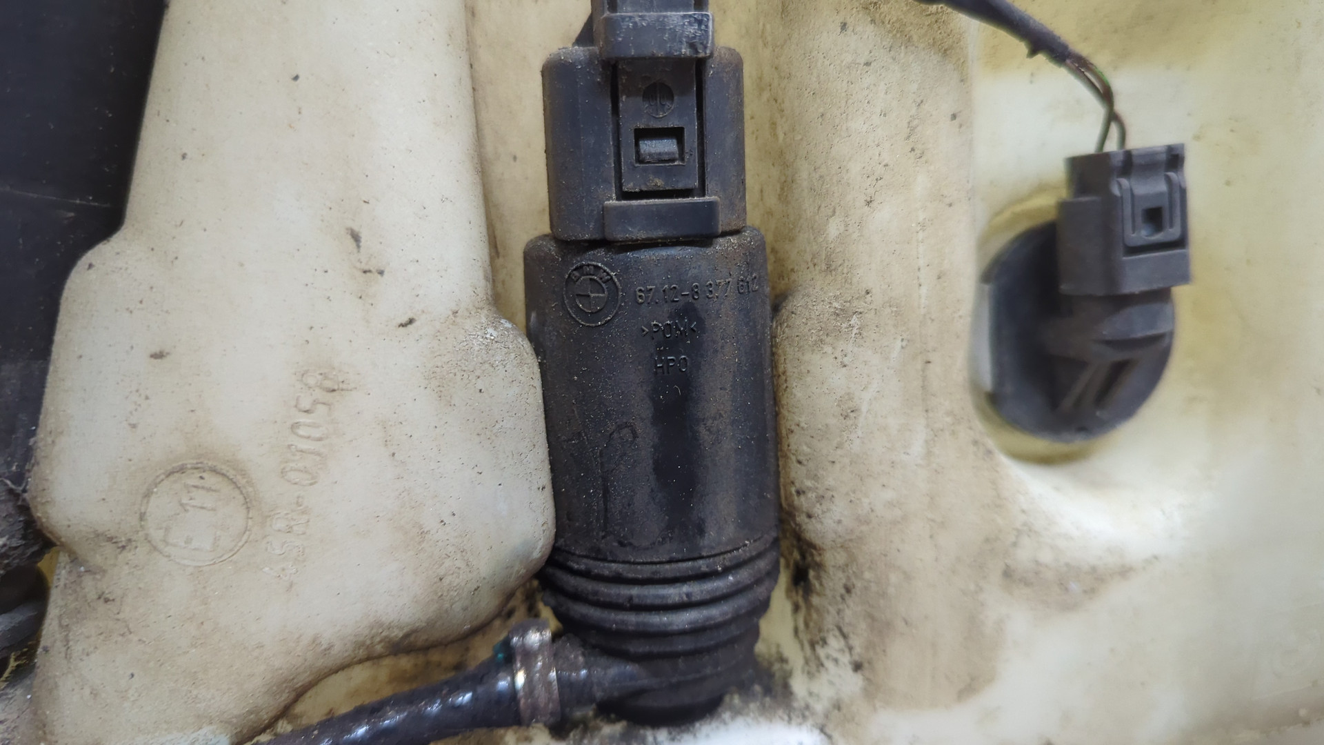 Бачок омывателя лобового стекла