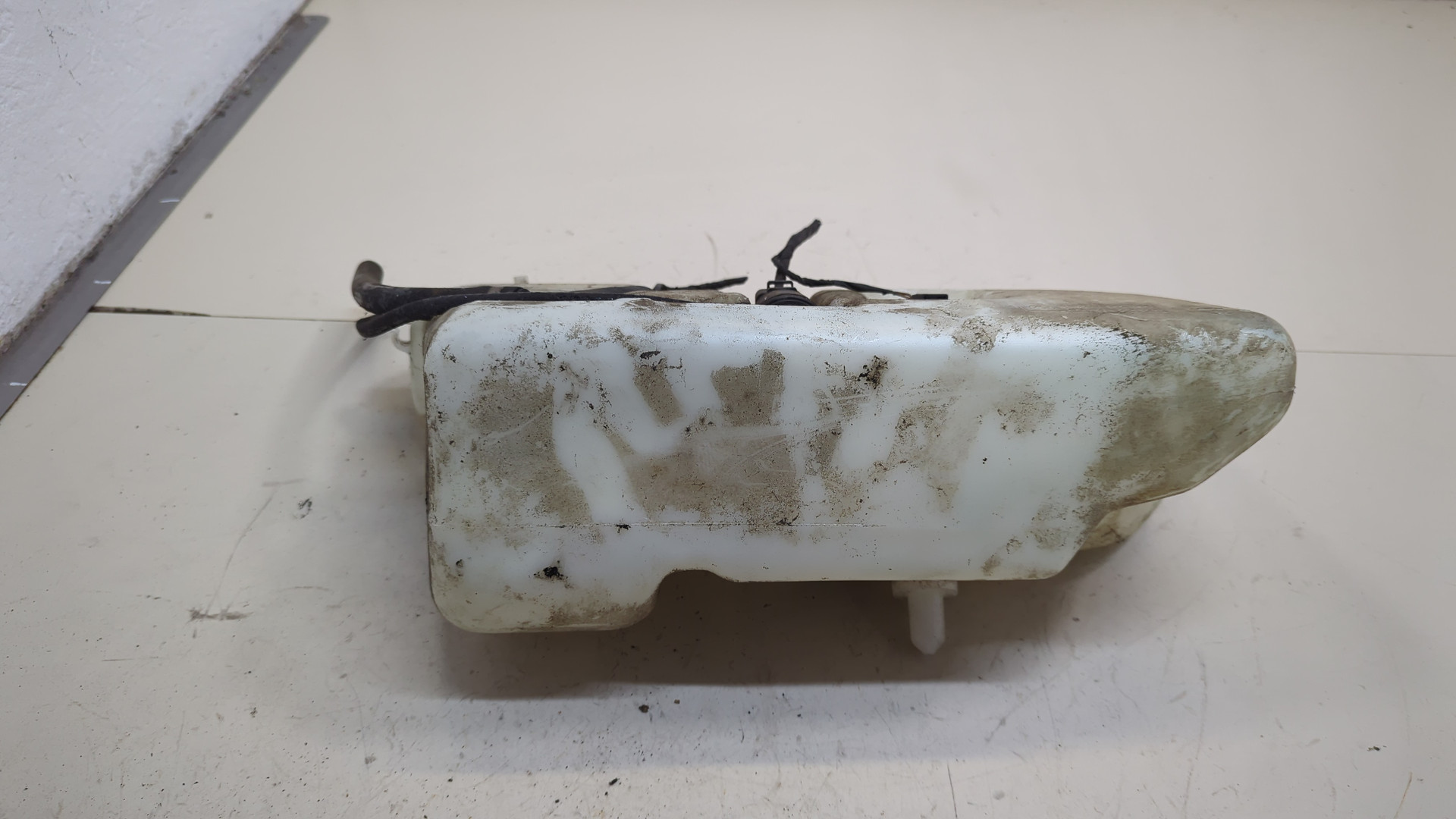 Бачок омывателя лобового стекла