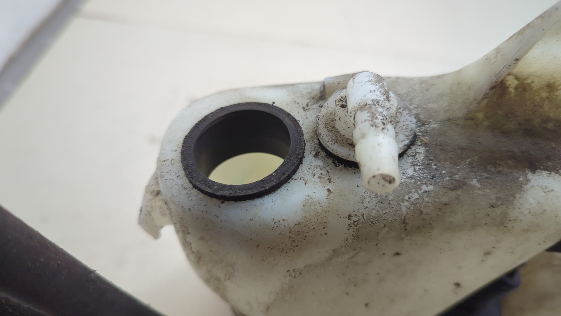 Бачок омывателя лобового стекла