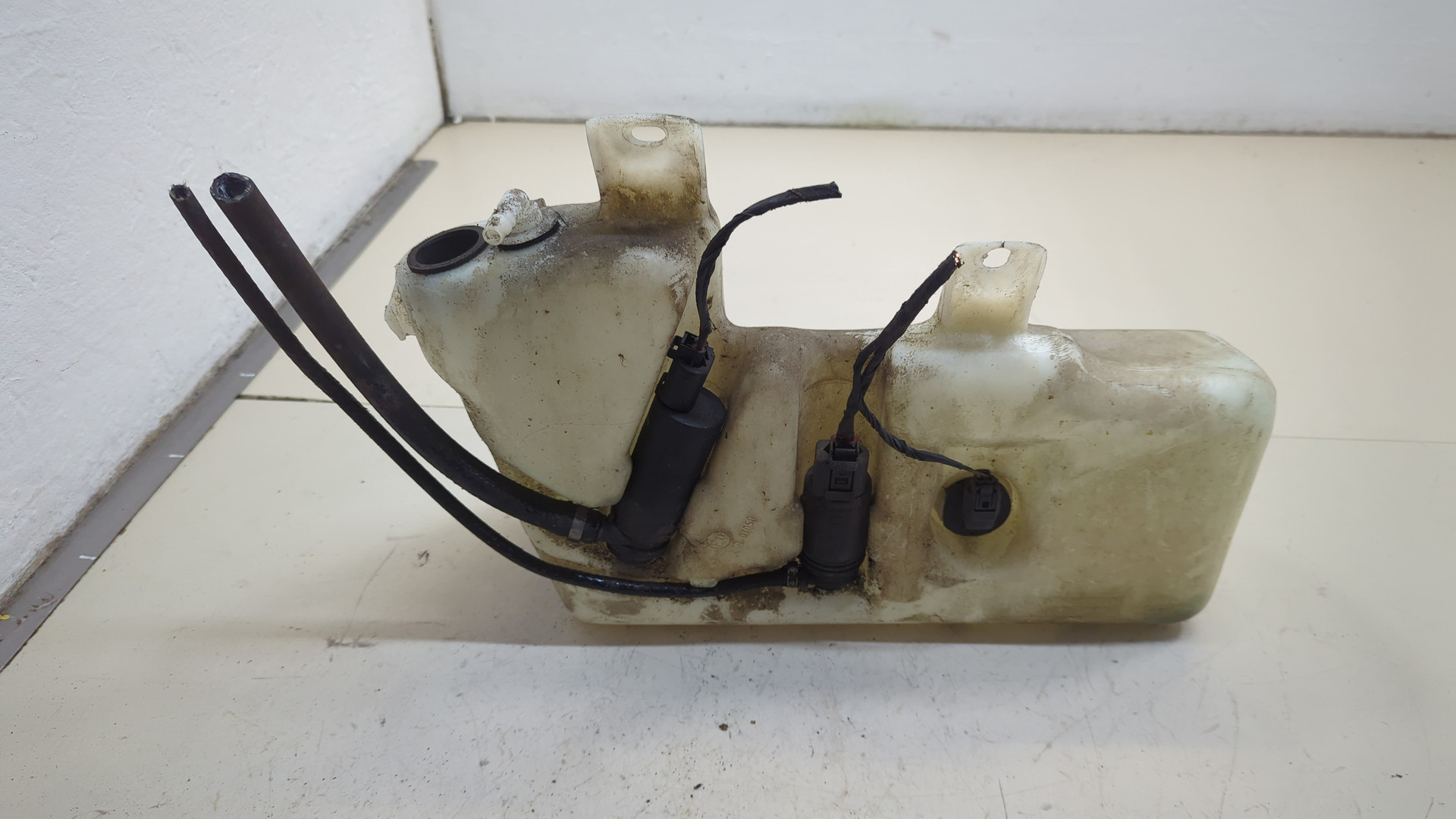 Бачок омывателя лобового стекла