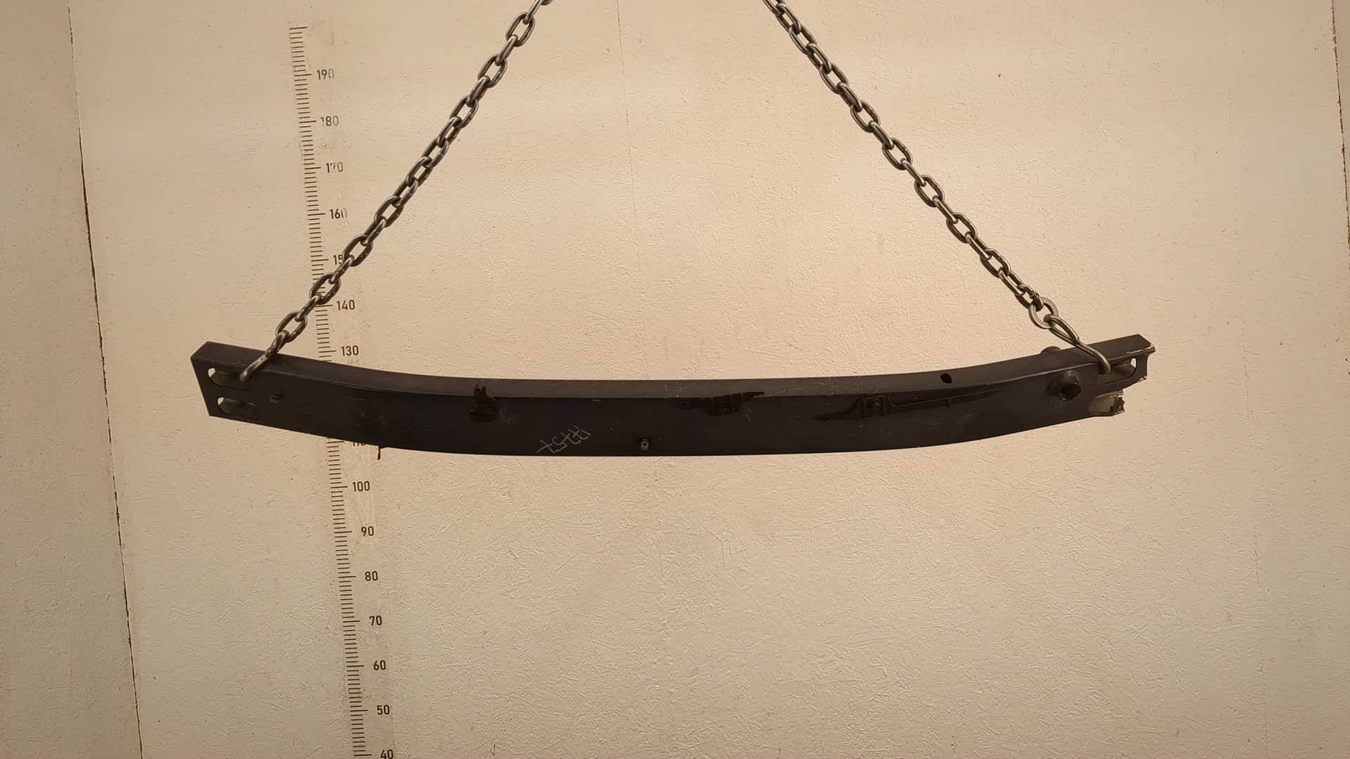 Усилитель переднего бампера