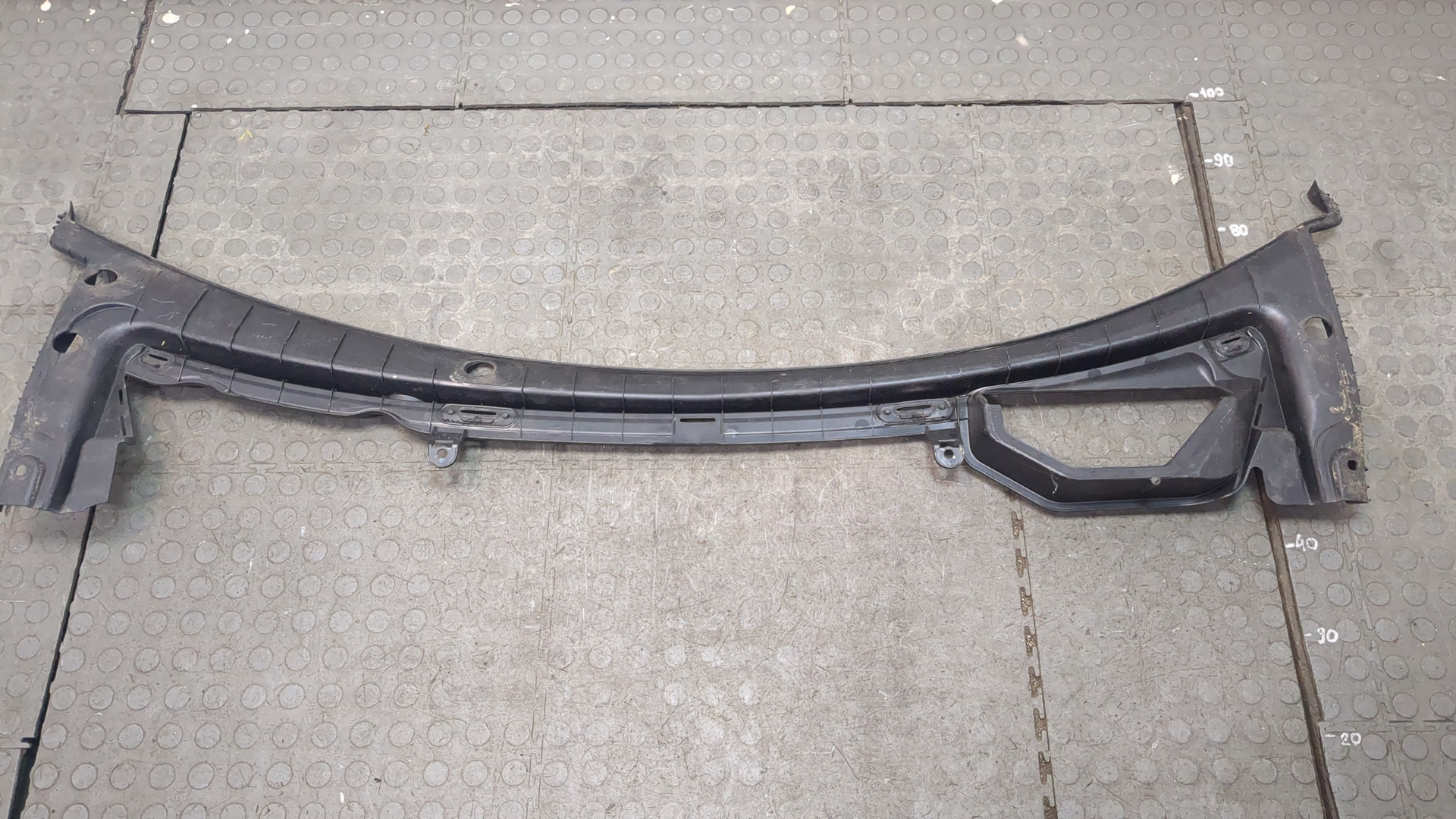 Решетка стеклоочистителей (Жабо)