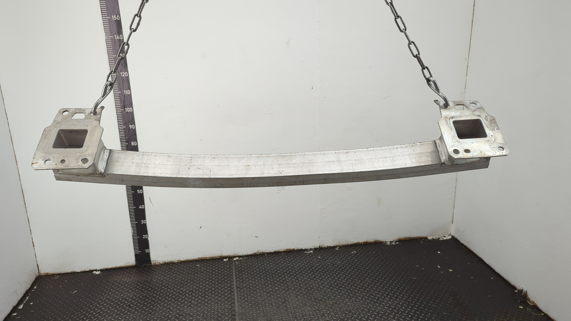 Усилитель заднего бампера