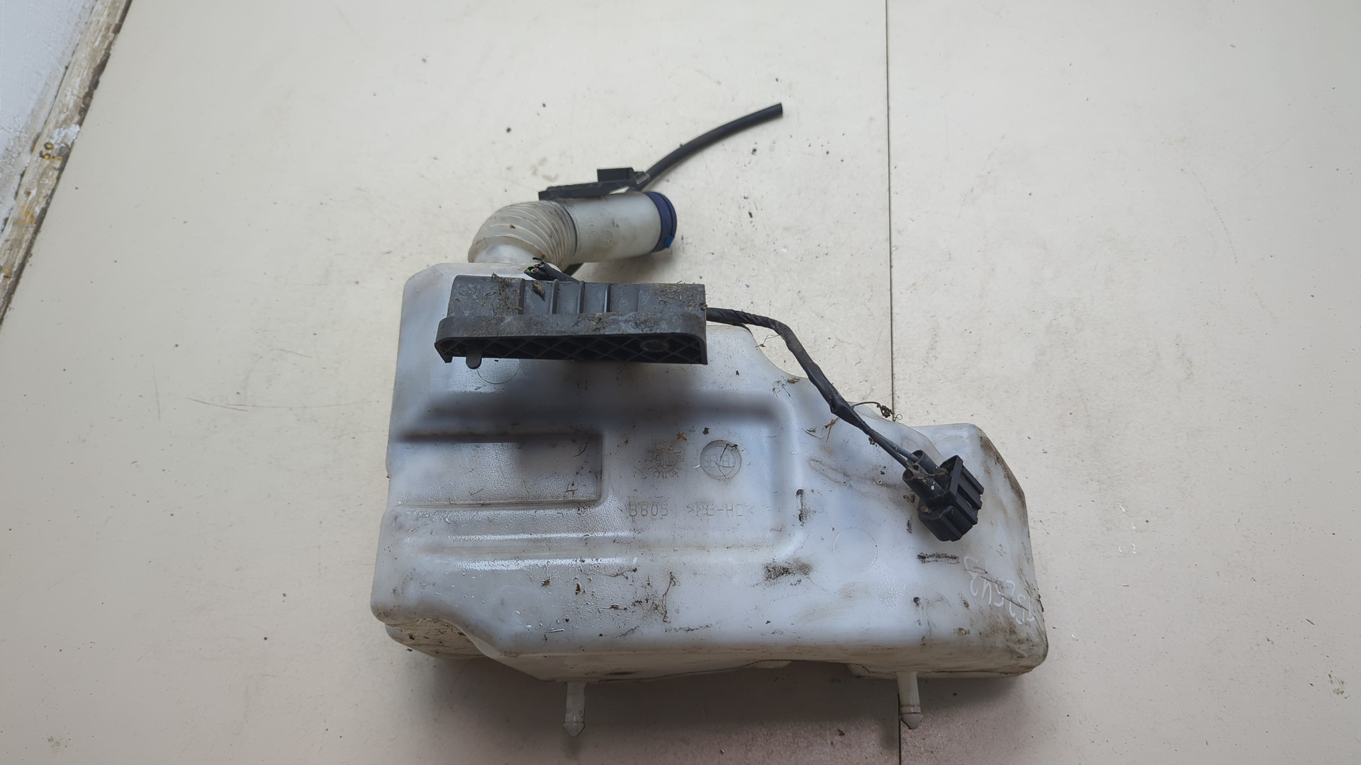 Бачок омывателя лобового стекла