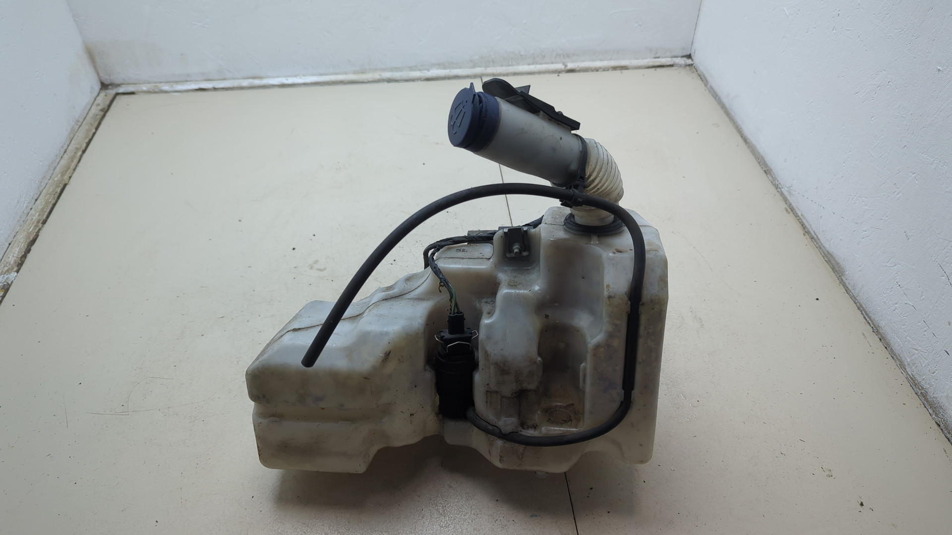 Бачок омывателя лобового стекла