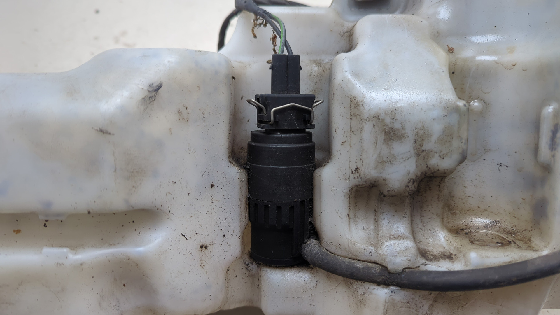 Бачок омывателя лобового стекла