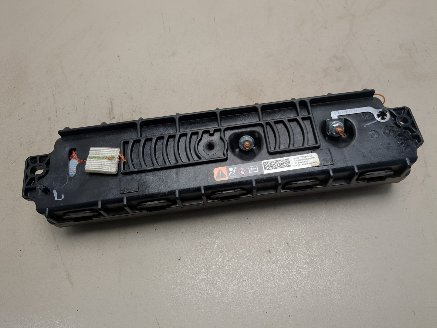 Подушка безопасности нижняя (для колен)