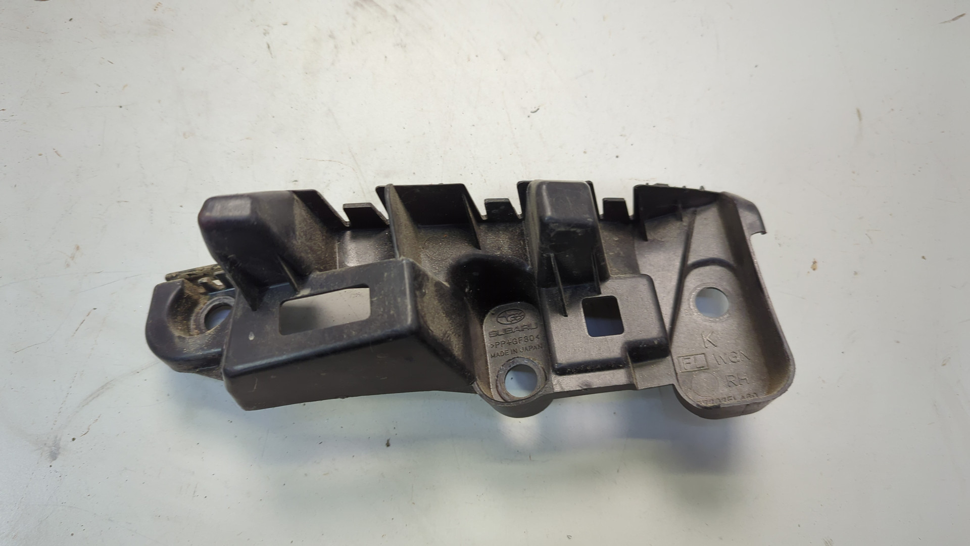 Кронштейн переднего бампера правый