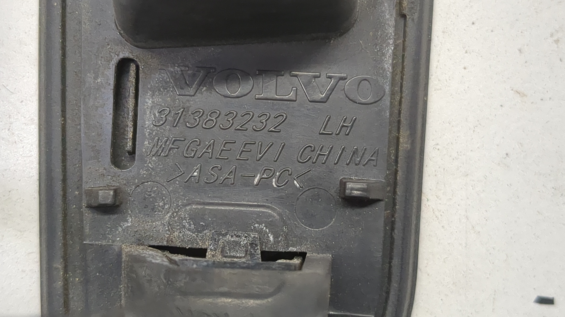 Крышка форсунки омывателя фар