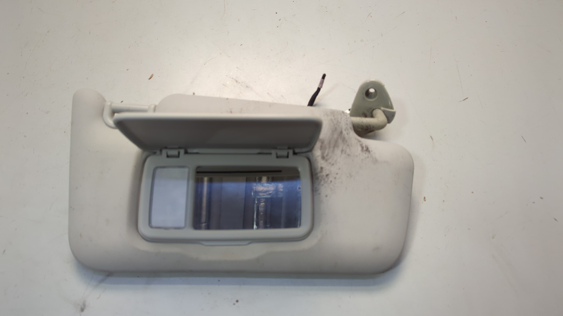 Козырек солнцезащитный