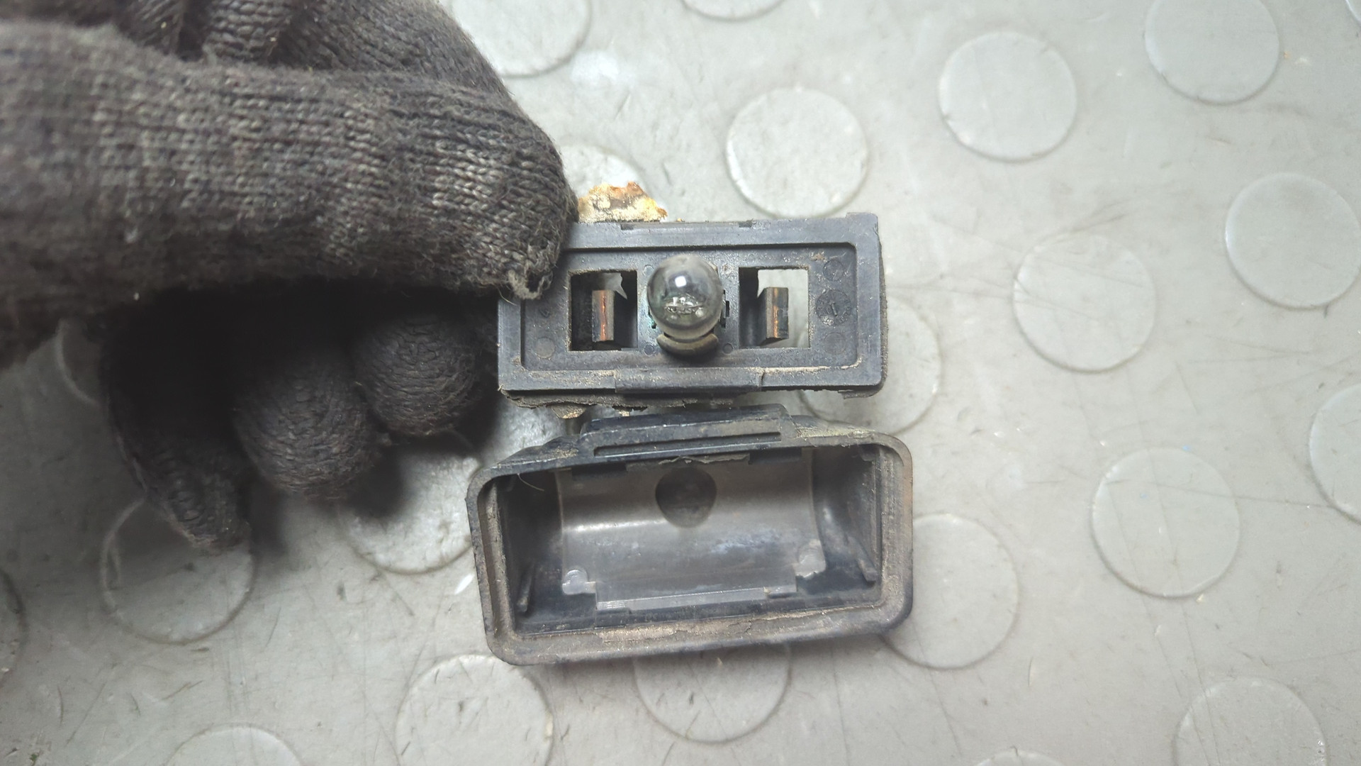 Фонарь подсветки номера