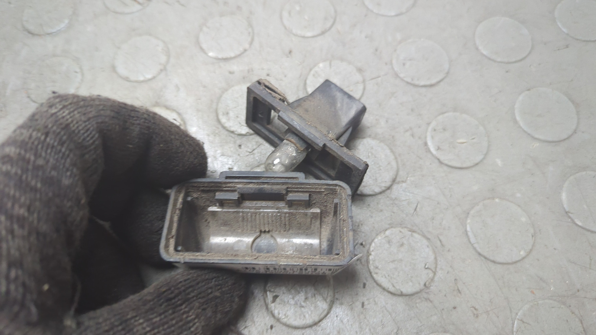 Фонарь подсветки номера