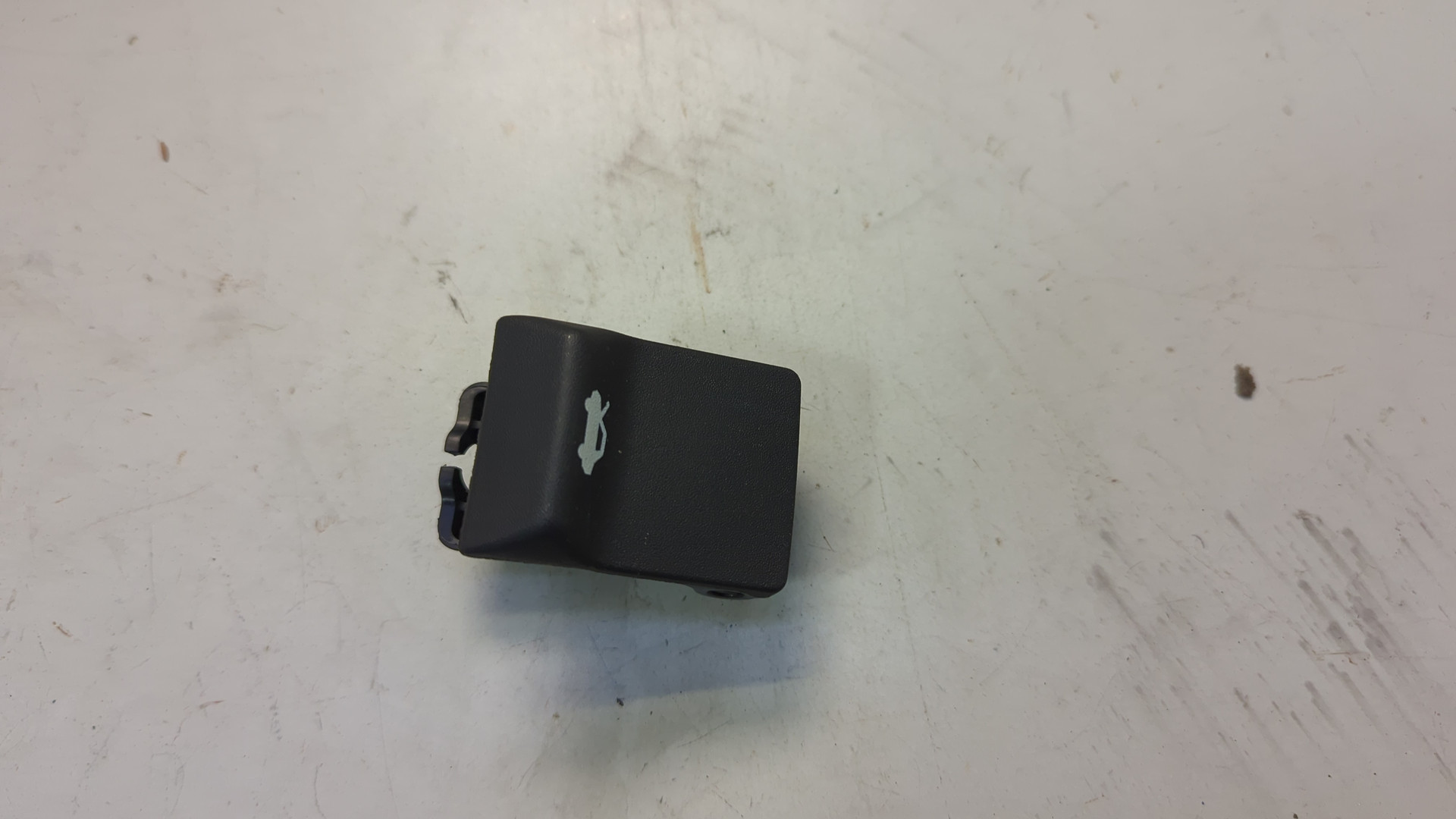 Ручка открывания капота