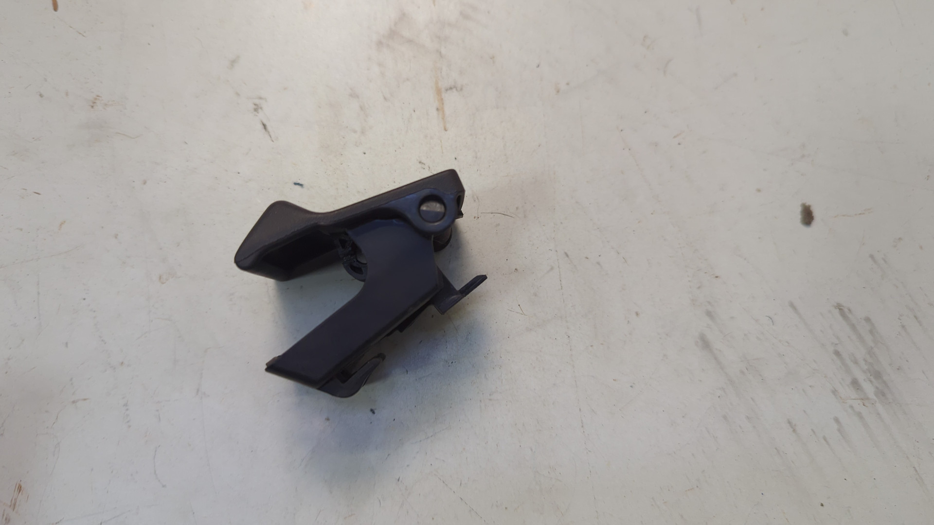 Ручка открывания капота