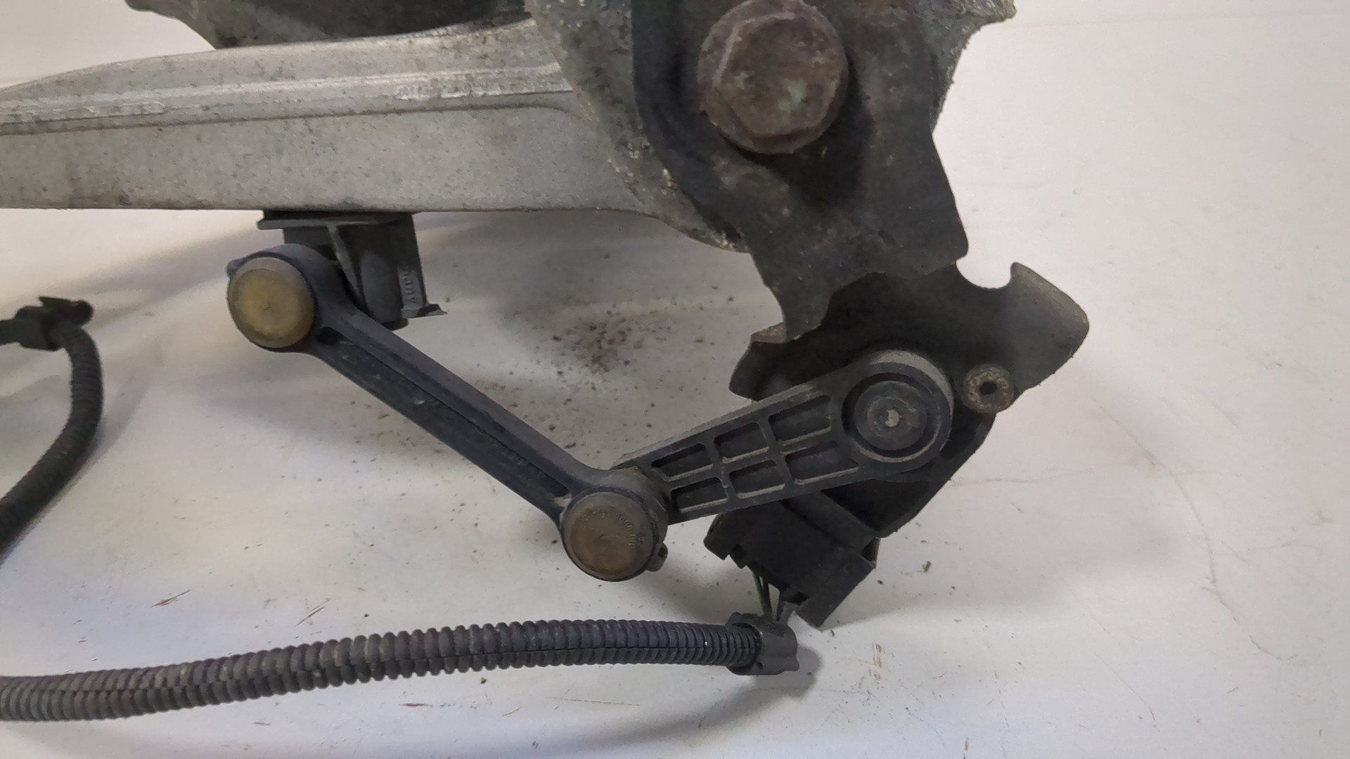 Рычаг передний