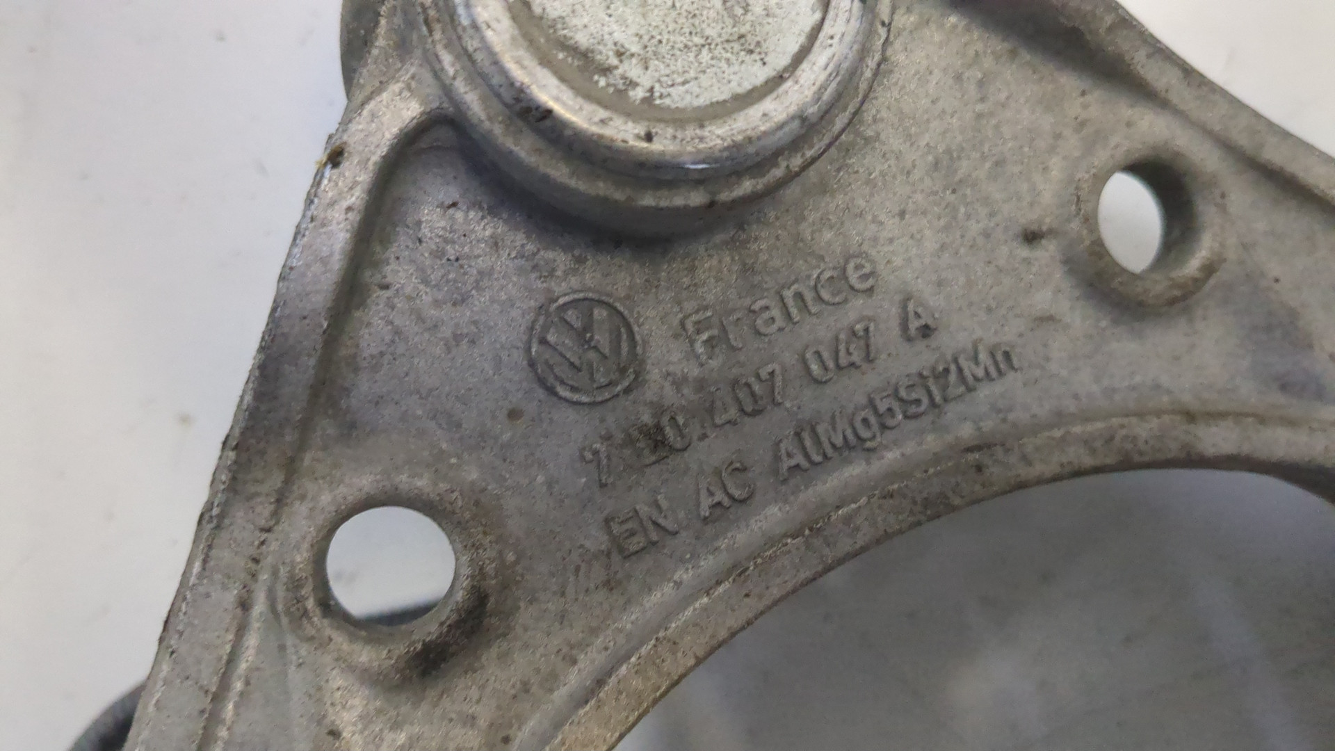 Рычаг передний