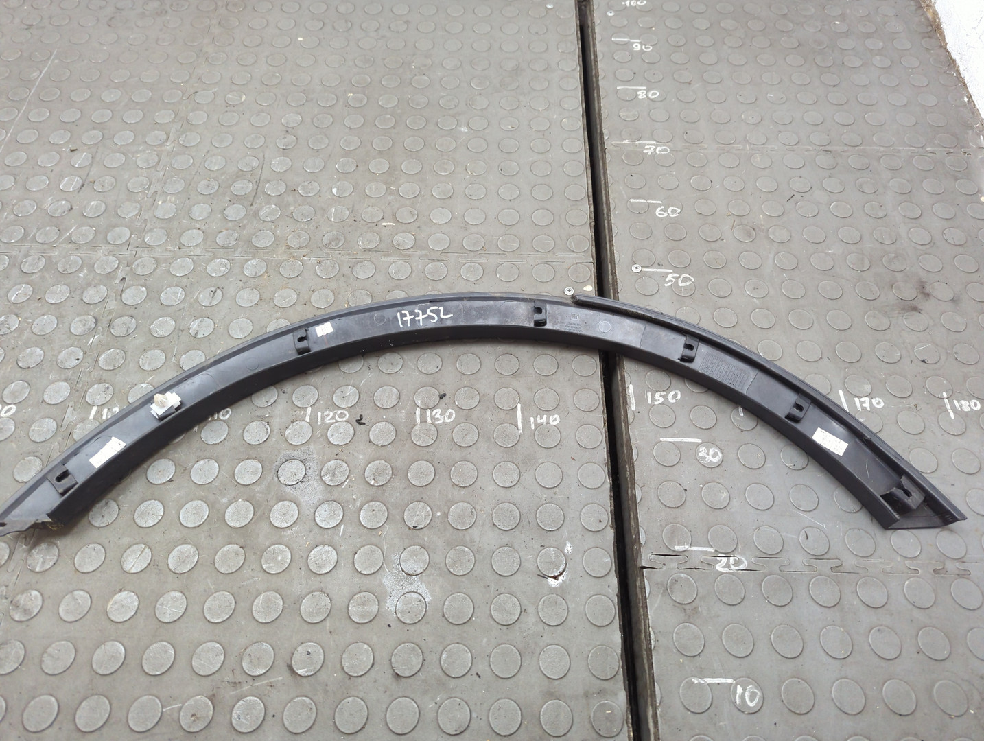 Накладка заднего крыла левого