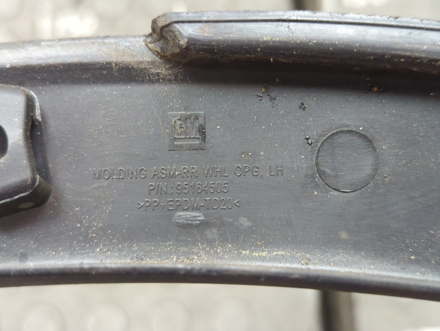 Накладка заднего крыла левого