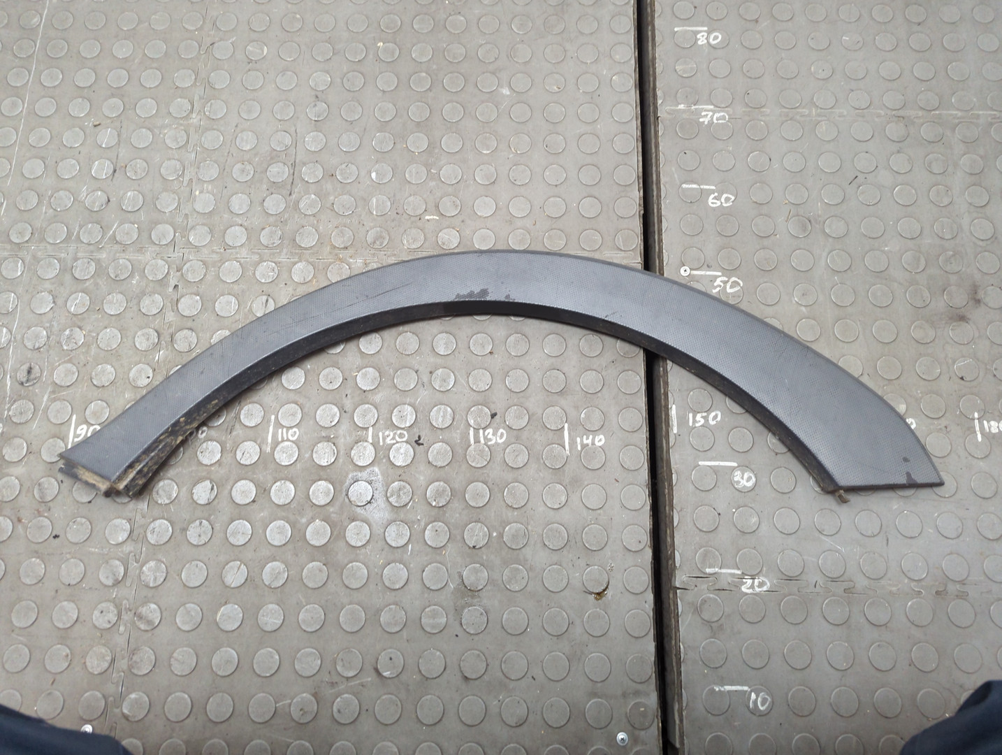 Накладка заднего крыла левого