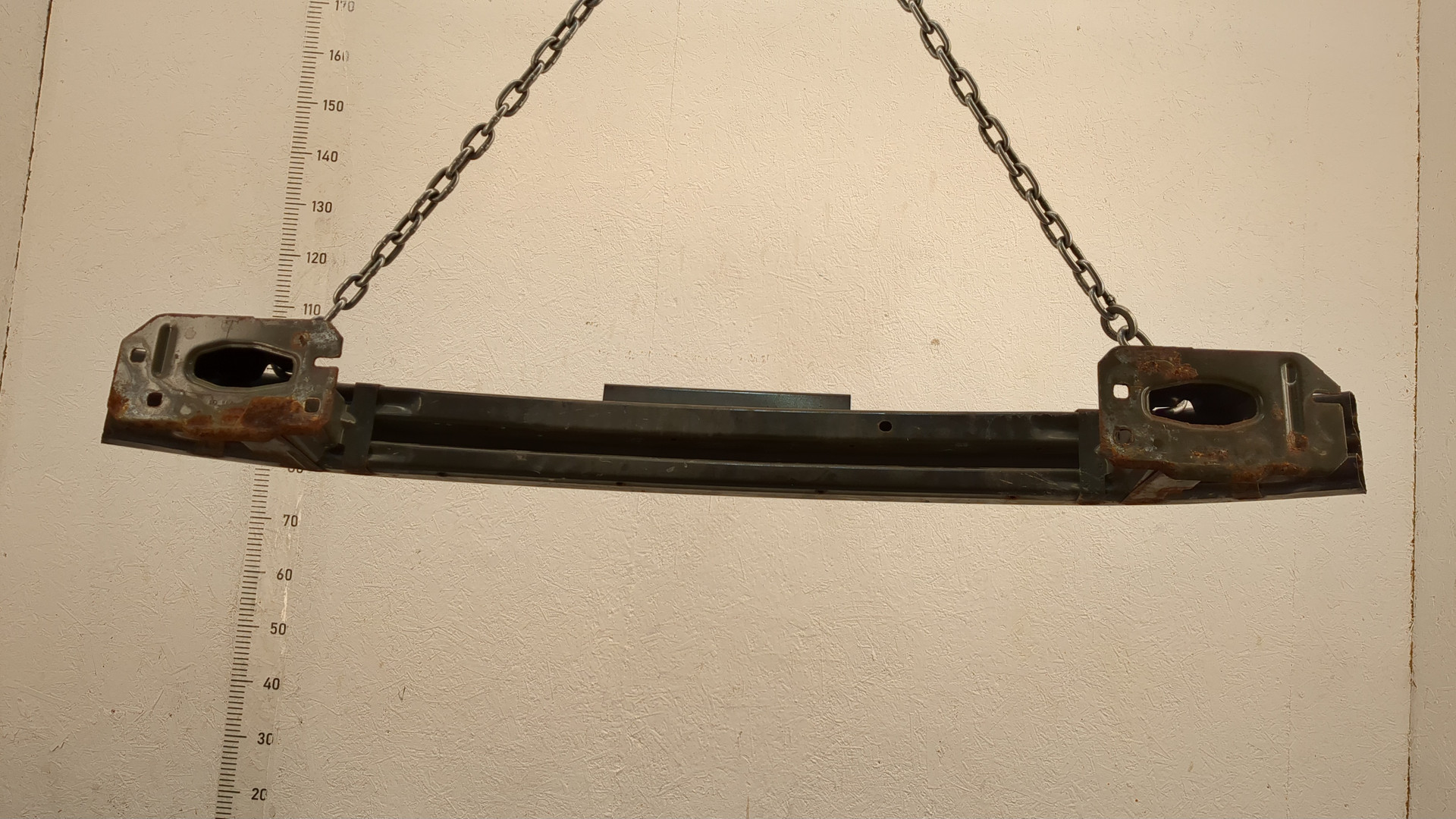 Усилитель заднего бампера