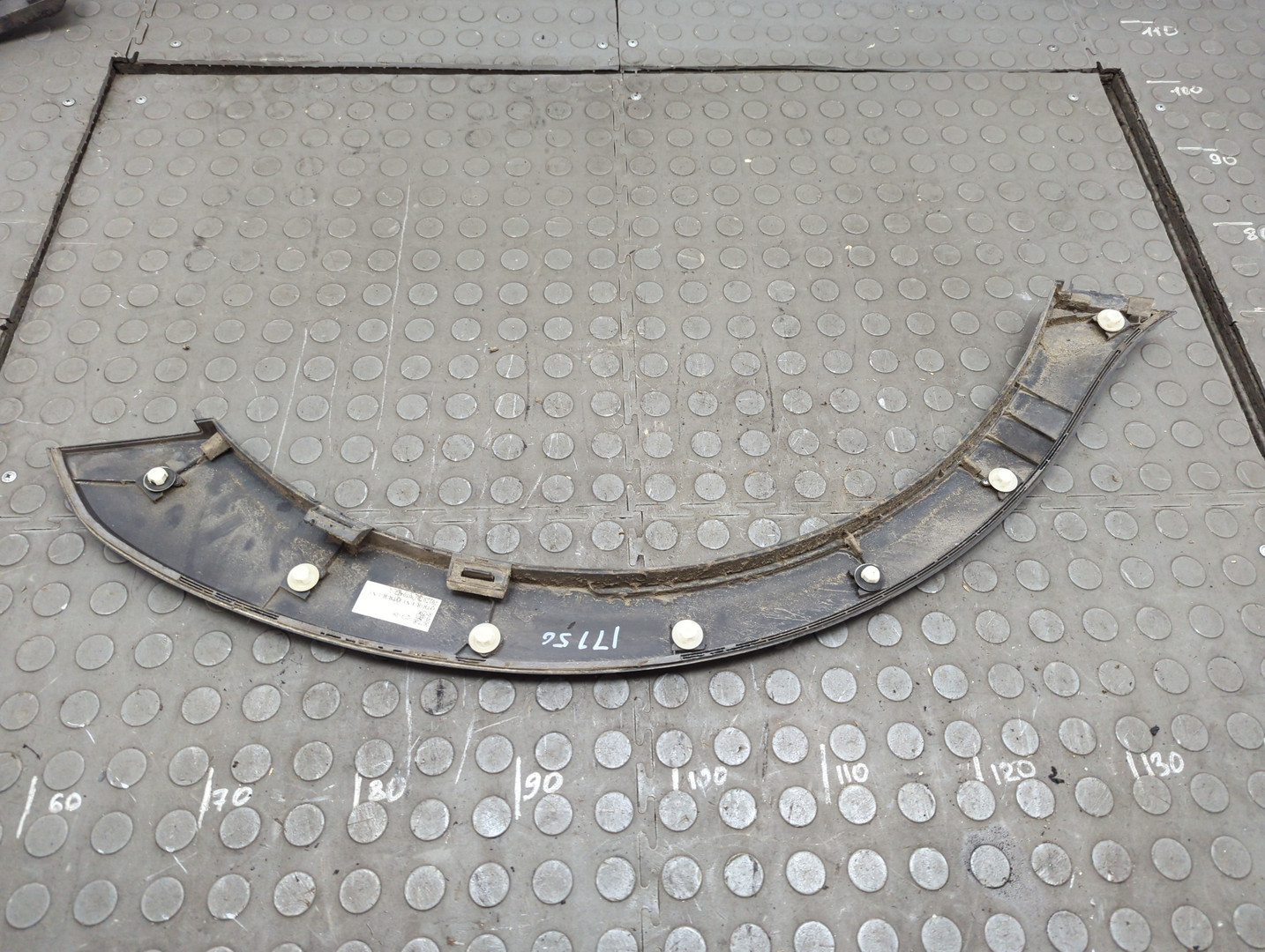 Молдинг заднего крыла правого