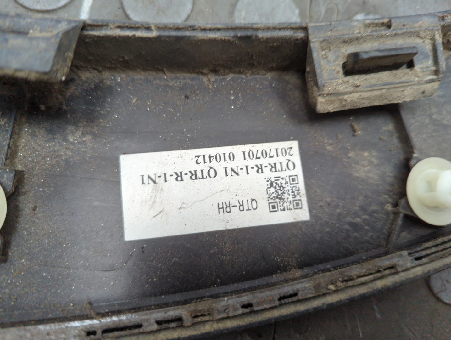 Молдинг заднего крыла правого