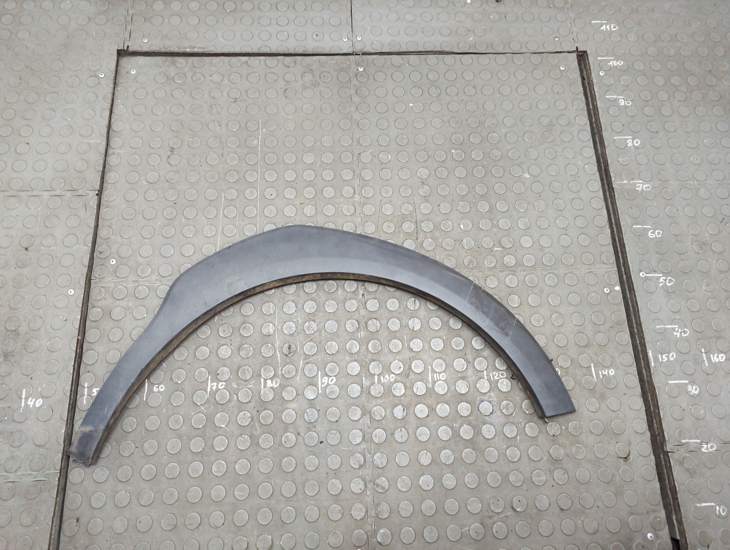 Накладка переднего крыла правого