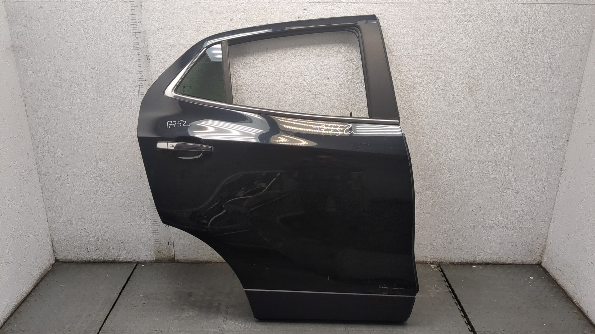 Дверь задняя правая