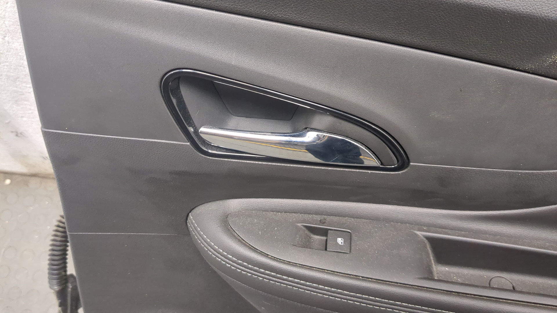 Дверь задняя правая